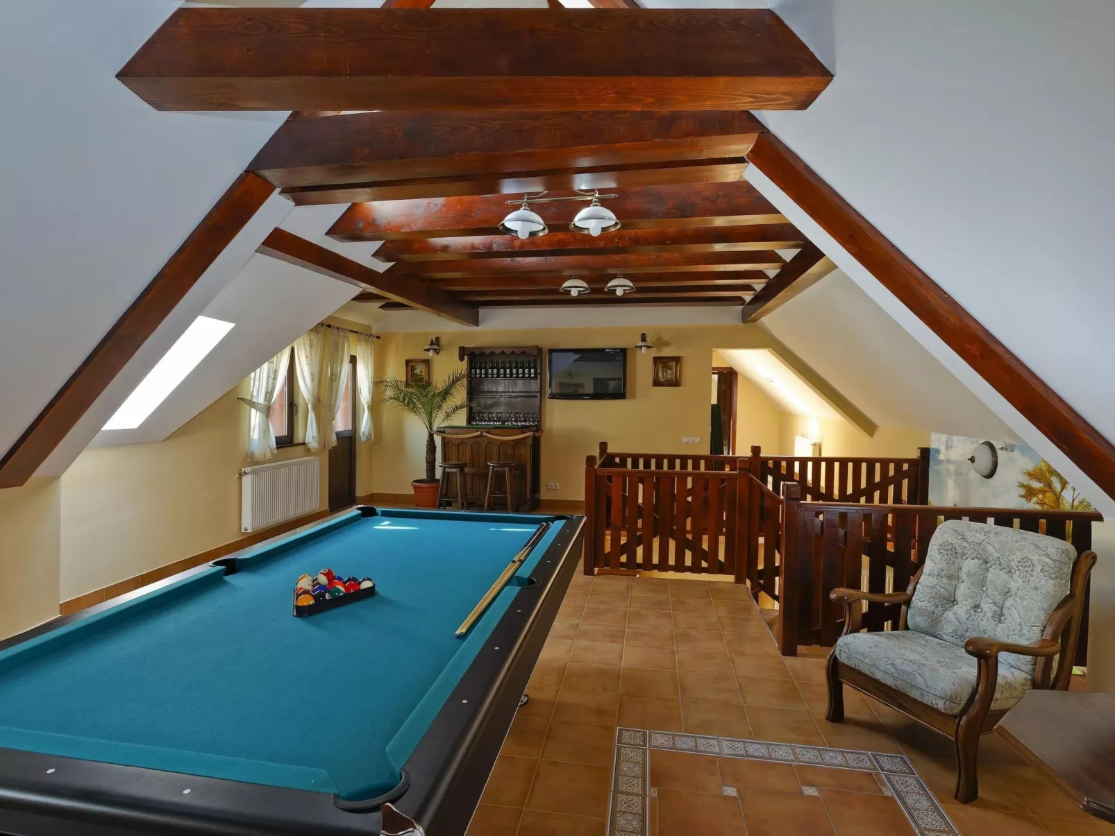 Kürzlich in eine Ferienvilla konvertiertes (2010), umfriedetes Haus aus der Sac-Binnen