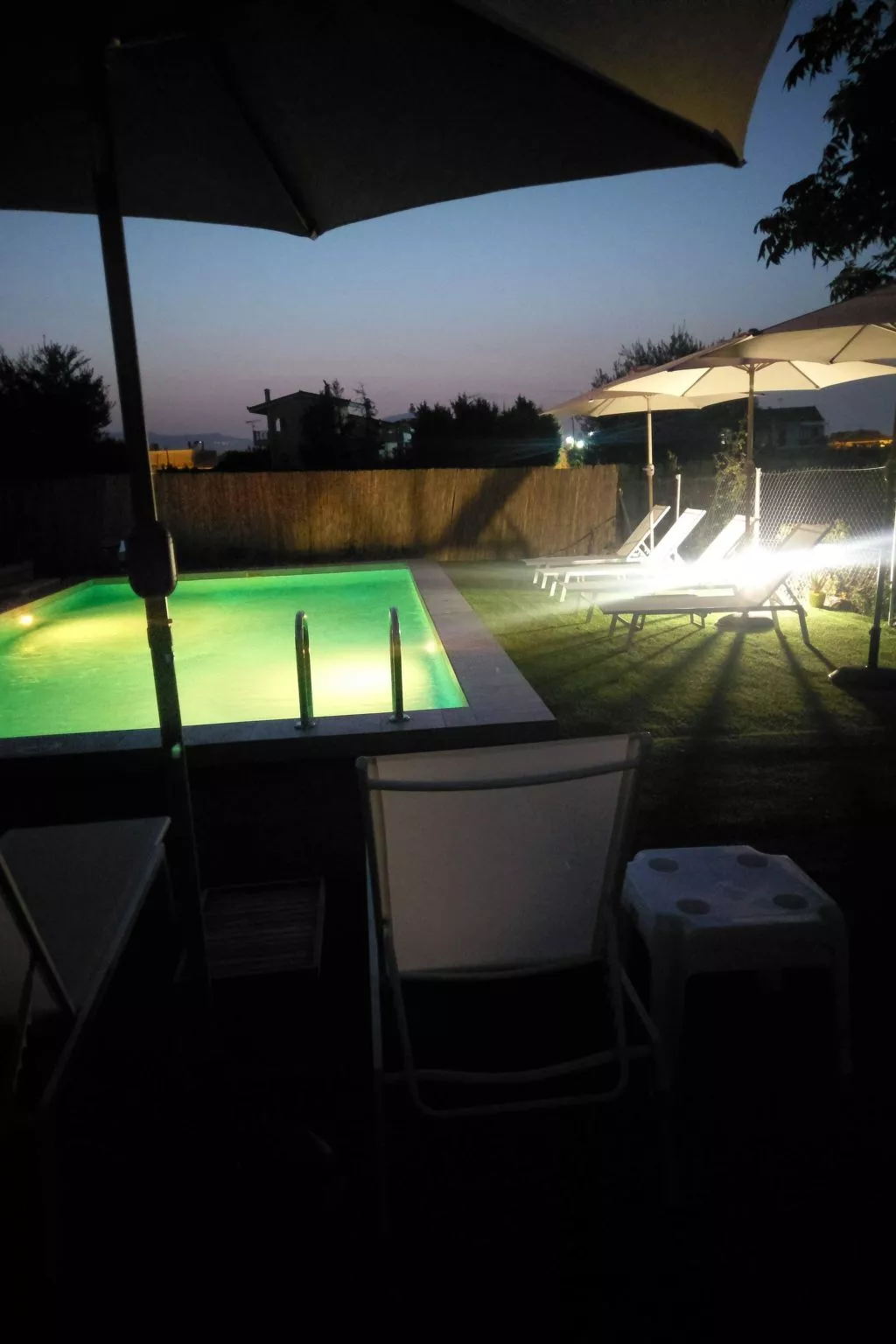 Neben Orangenbaum-Obstgarten-Binnen