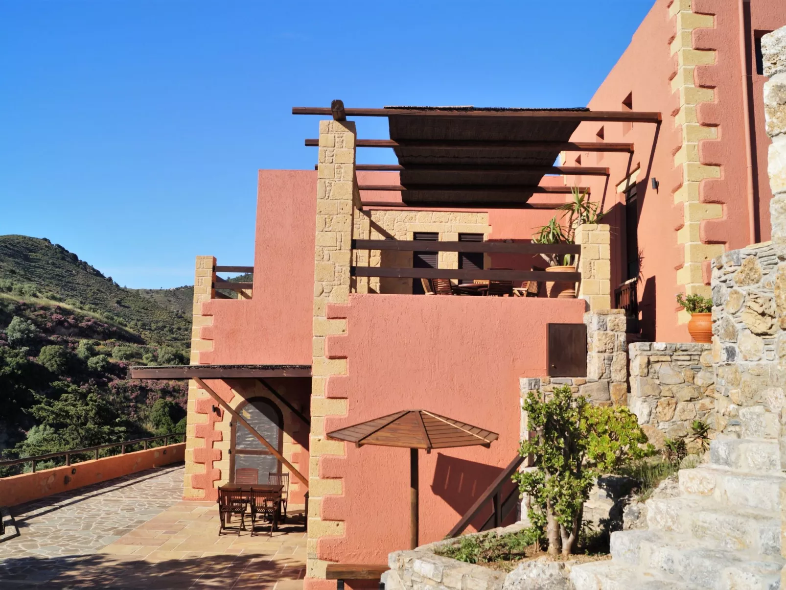 Geräumige Villa mit Pool nur 12km vom Strand entfernt-Buiten