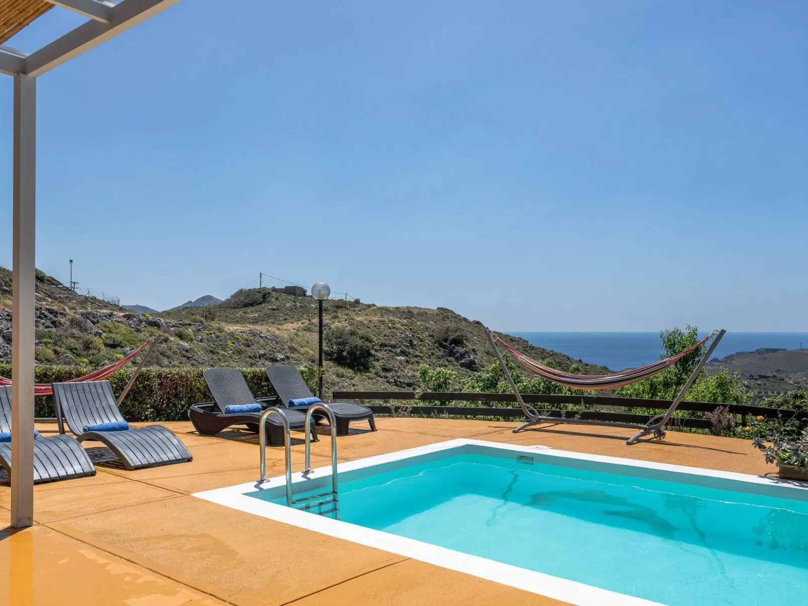 "Mirthios Panorama"-Buiten