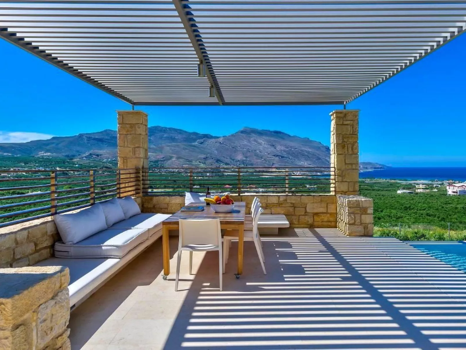 "Villa Charisma" mit eigenem Pool-Binnen