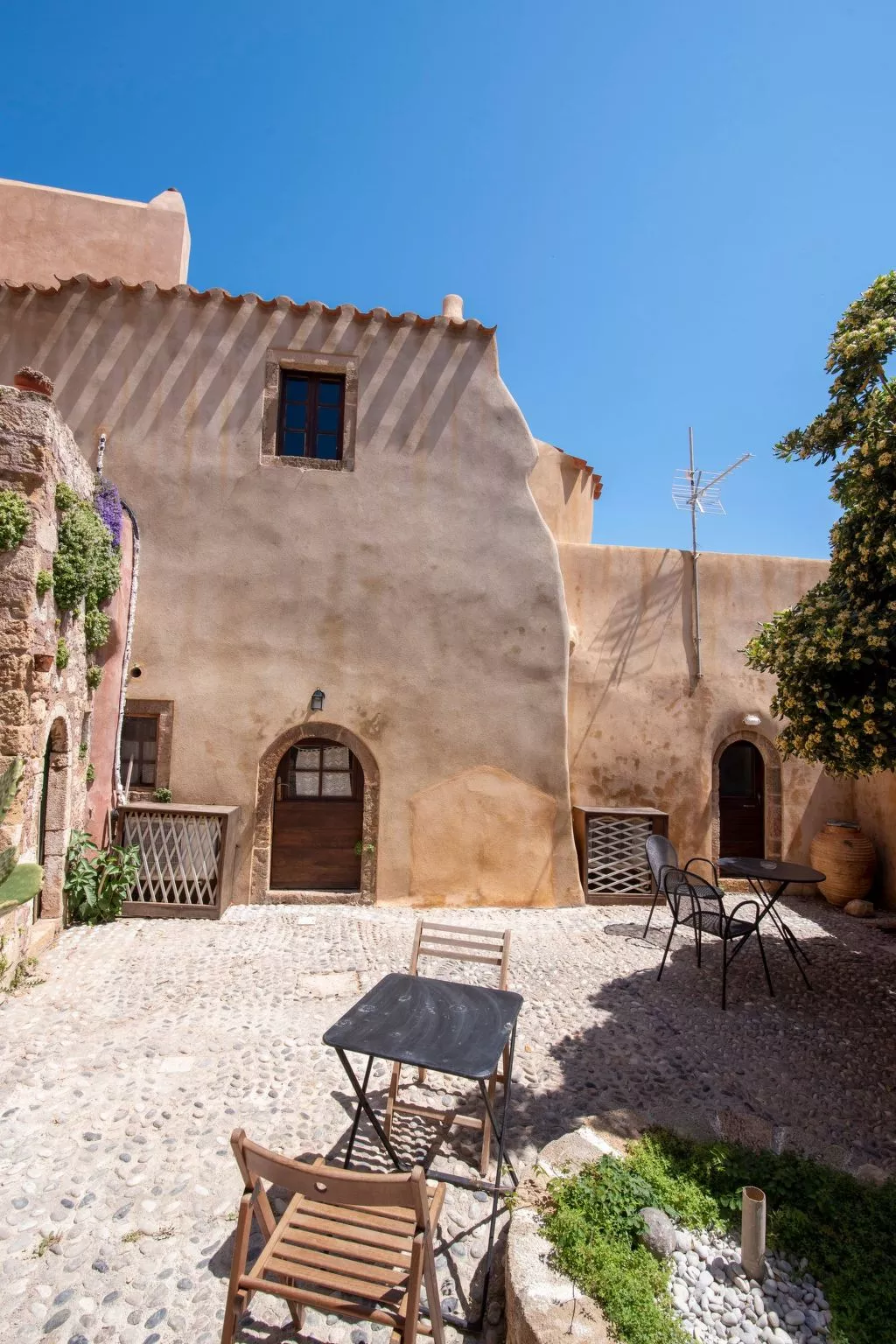 "Goulas" mit Blick auf das Wasser-Buiten