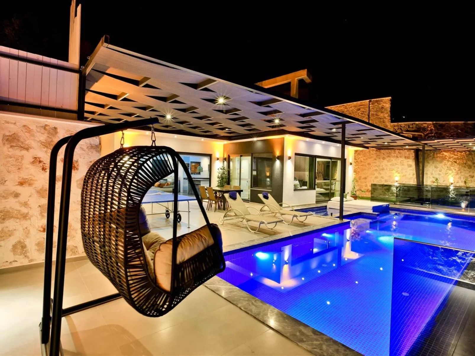 Mediterranean 1-Binnen