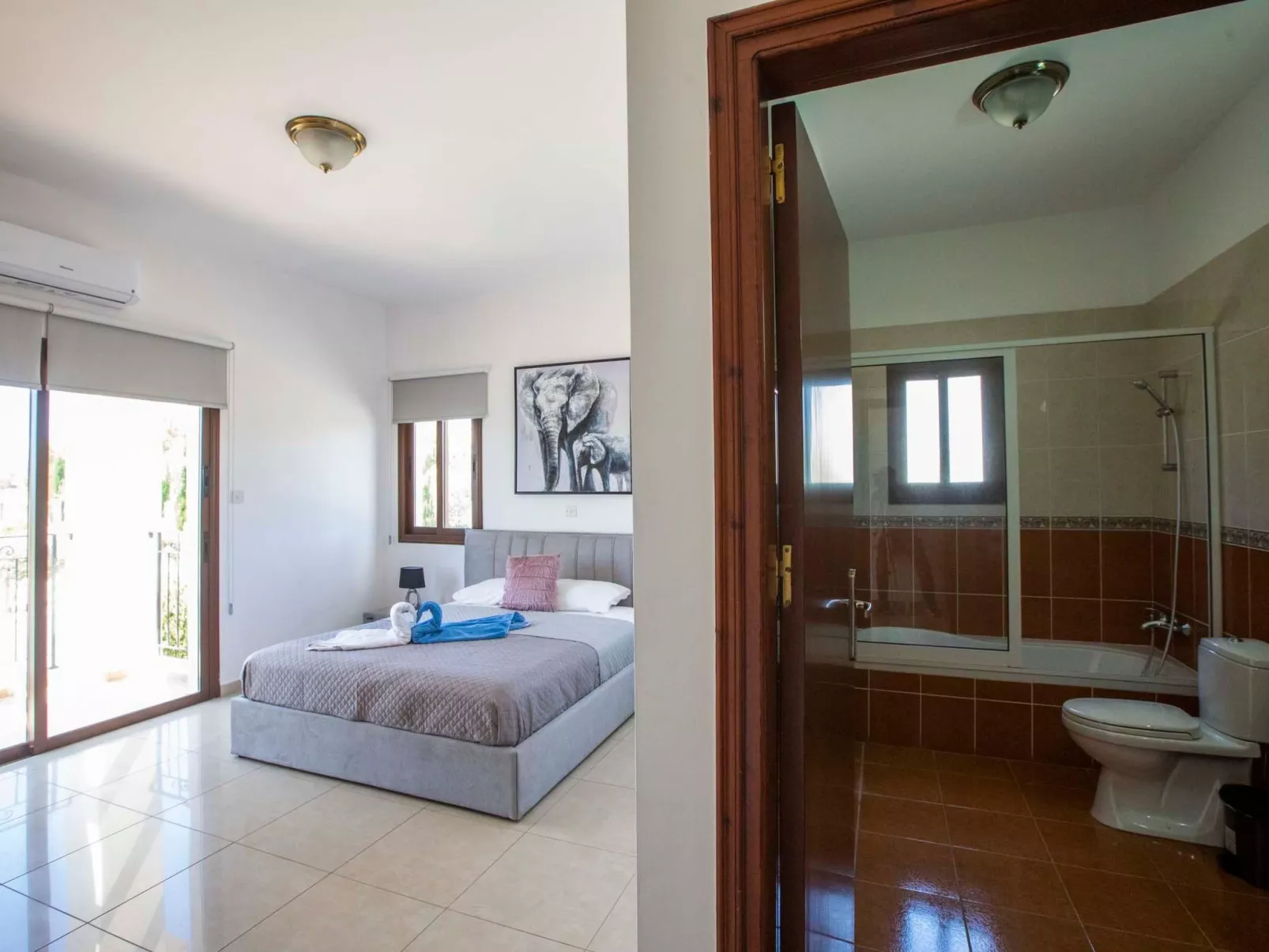 Villa mit Blick auf die Berge und Whirlpool-Binnen