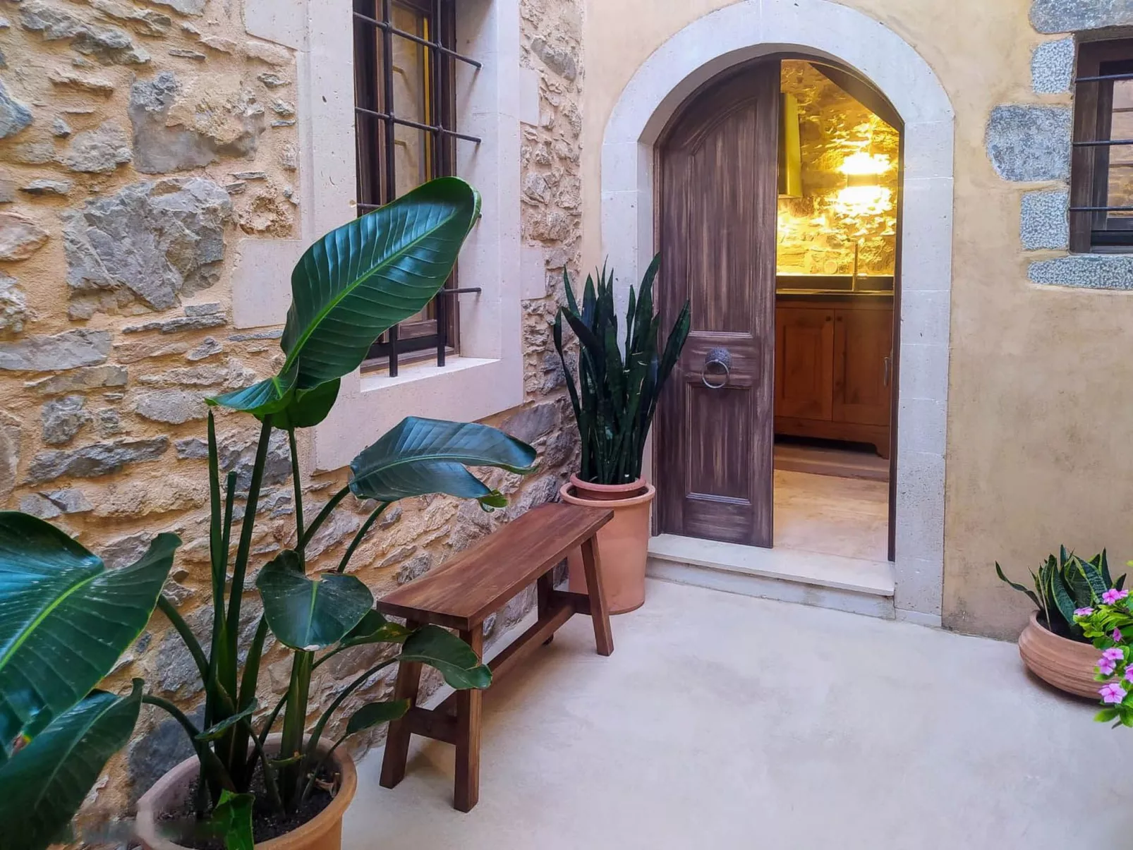 Santa Veneranda bei Checkin Mikrospito-Binnen