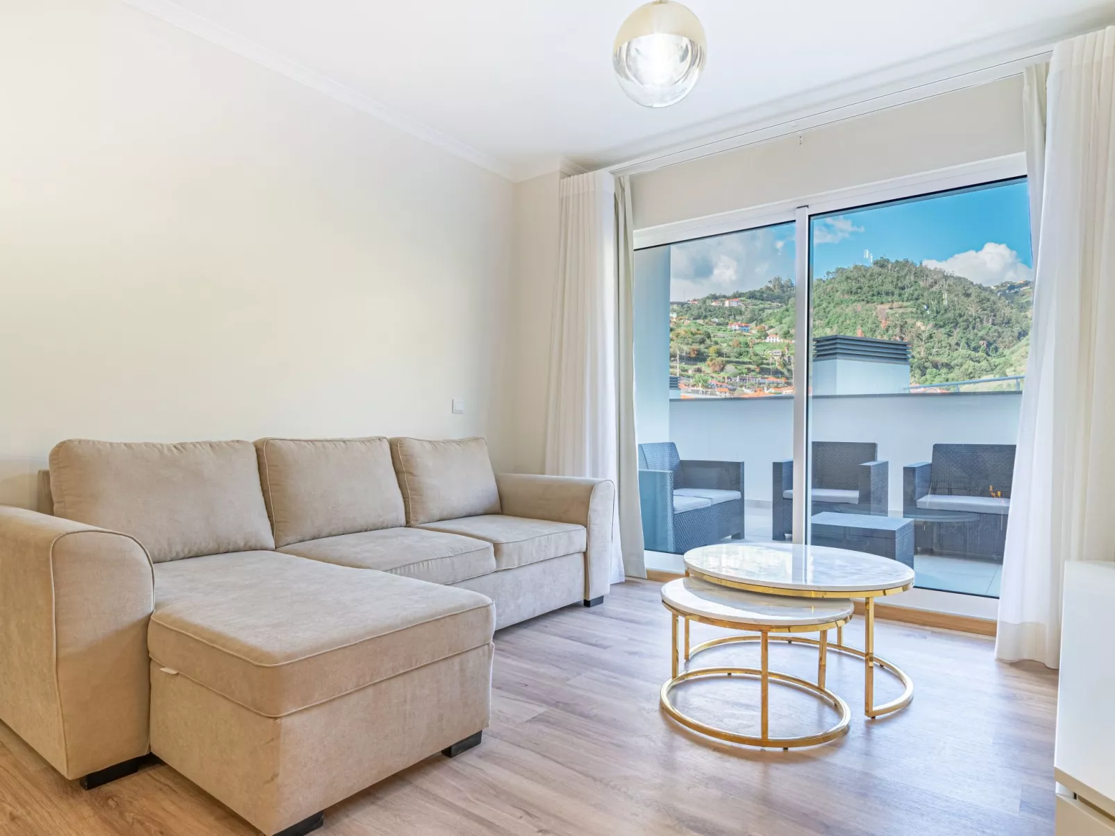 "Sonnenblume" mit Gemeinschaftspool-Binnen