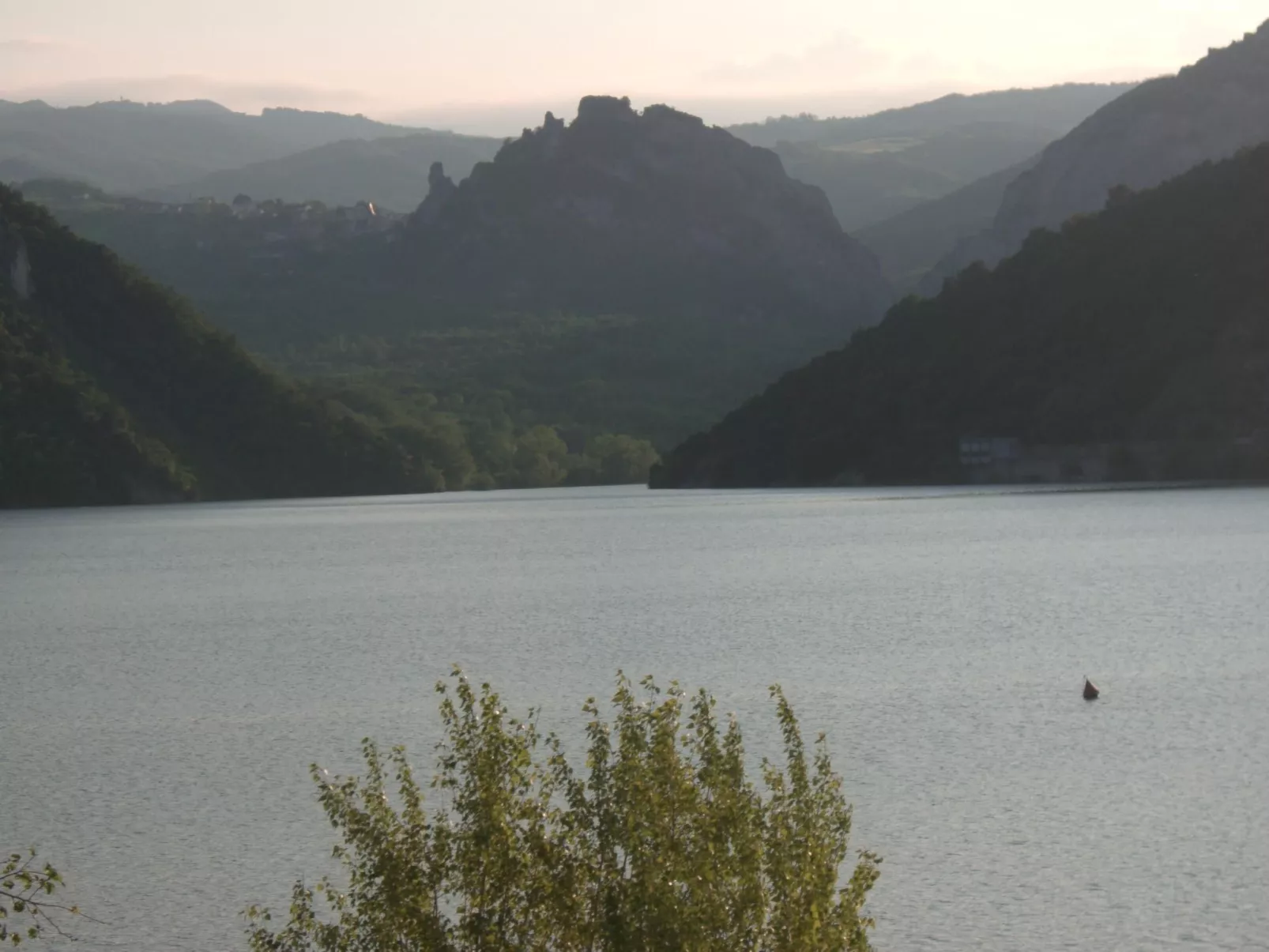 Das Maulbeerbaum-Apartment-Buiten