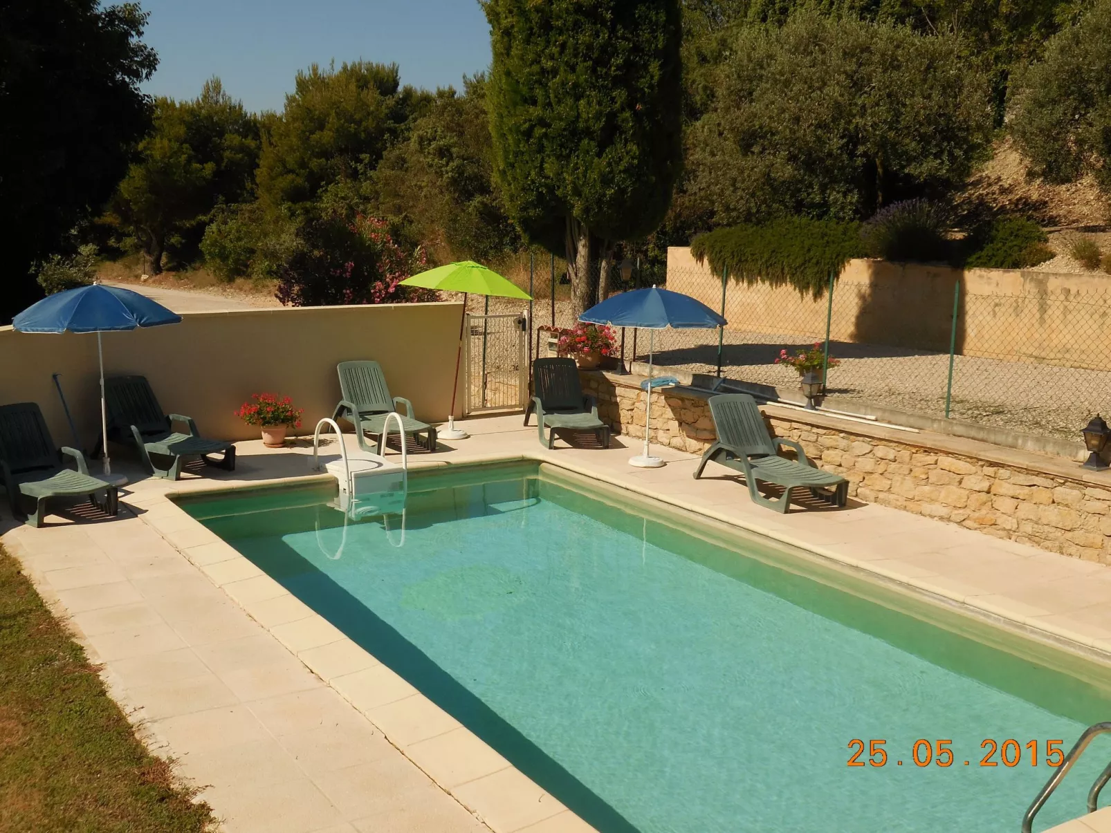 Les Colombes du Ventoux-Buiten