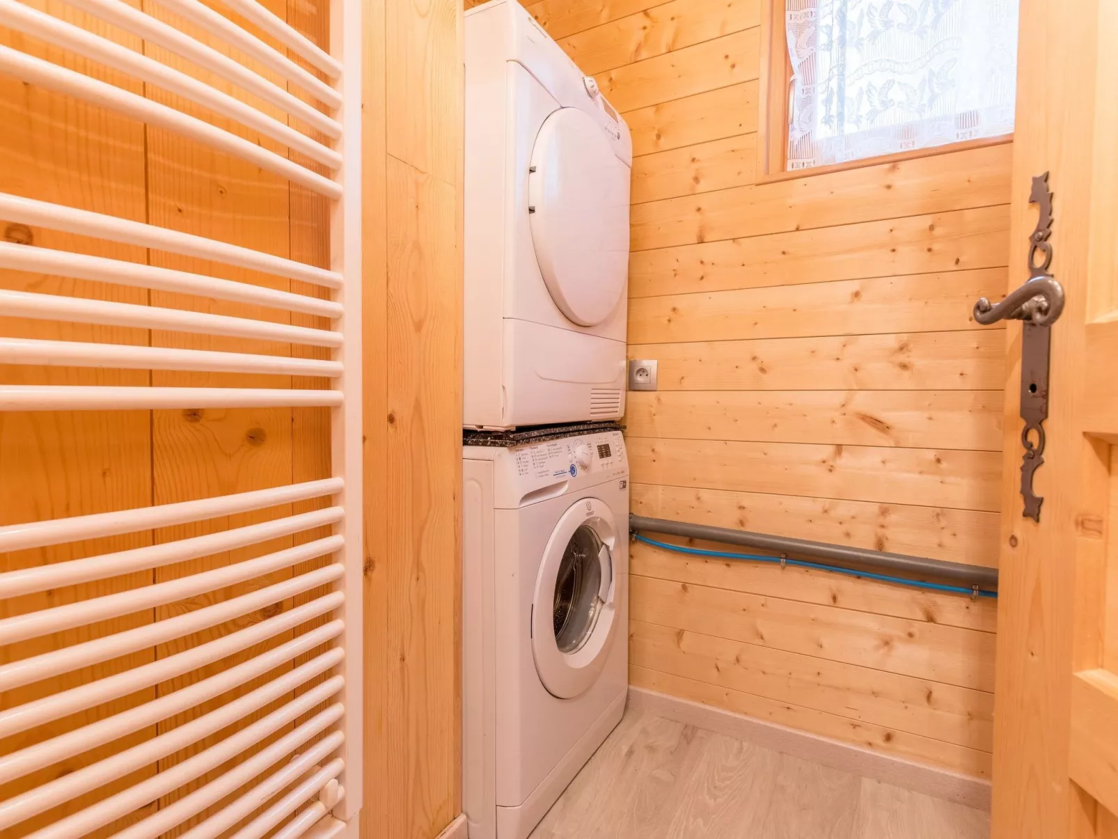 Erdgeschoss 110 m2 - 15 Personen - In der Nähe der Pisten-Binnen