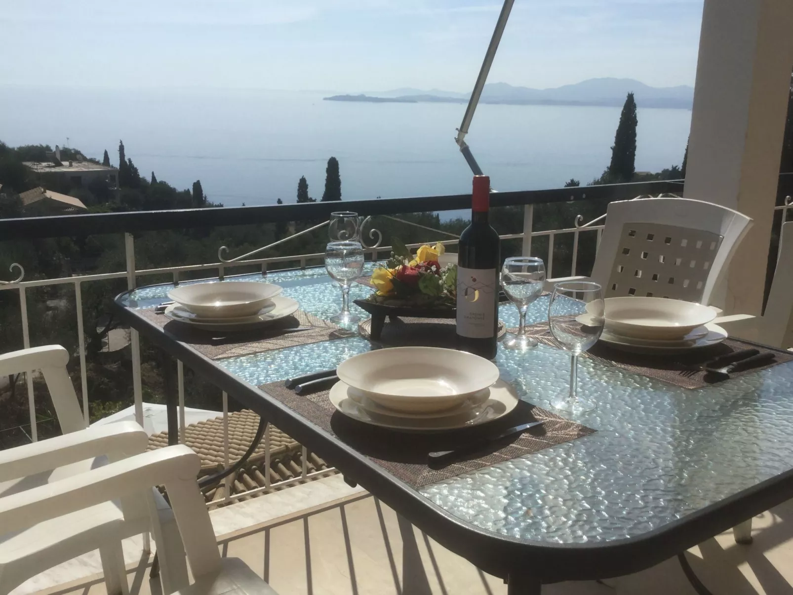 In Nisaki mit Pool-Buiten