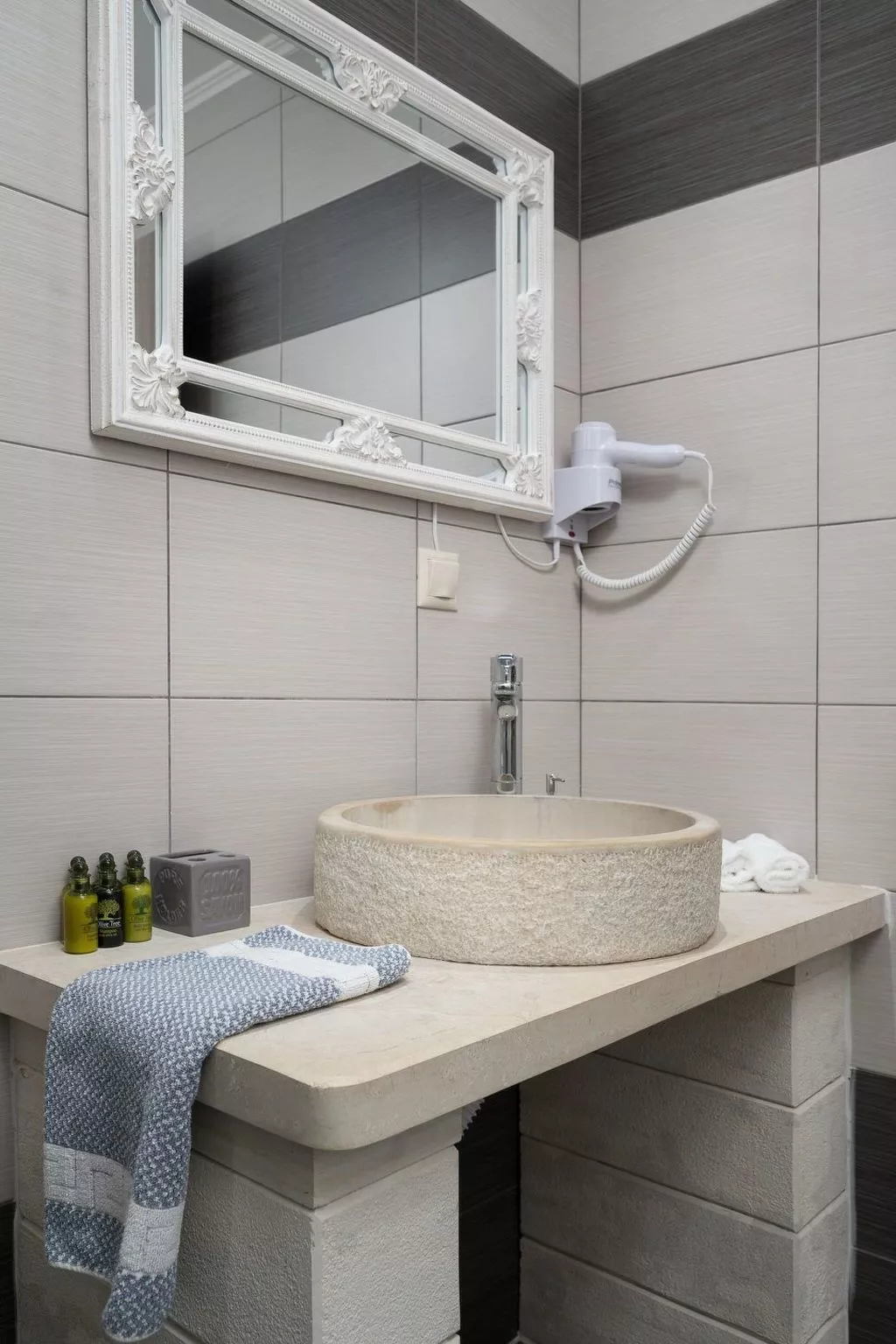 Orelia-Image-tags.info