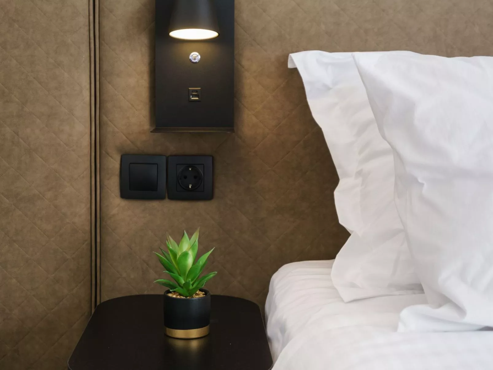 Neue Charavgi Suite mit Jacuzzi, 40m vom Strand entfernt-Image-tags.info