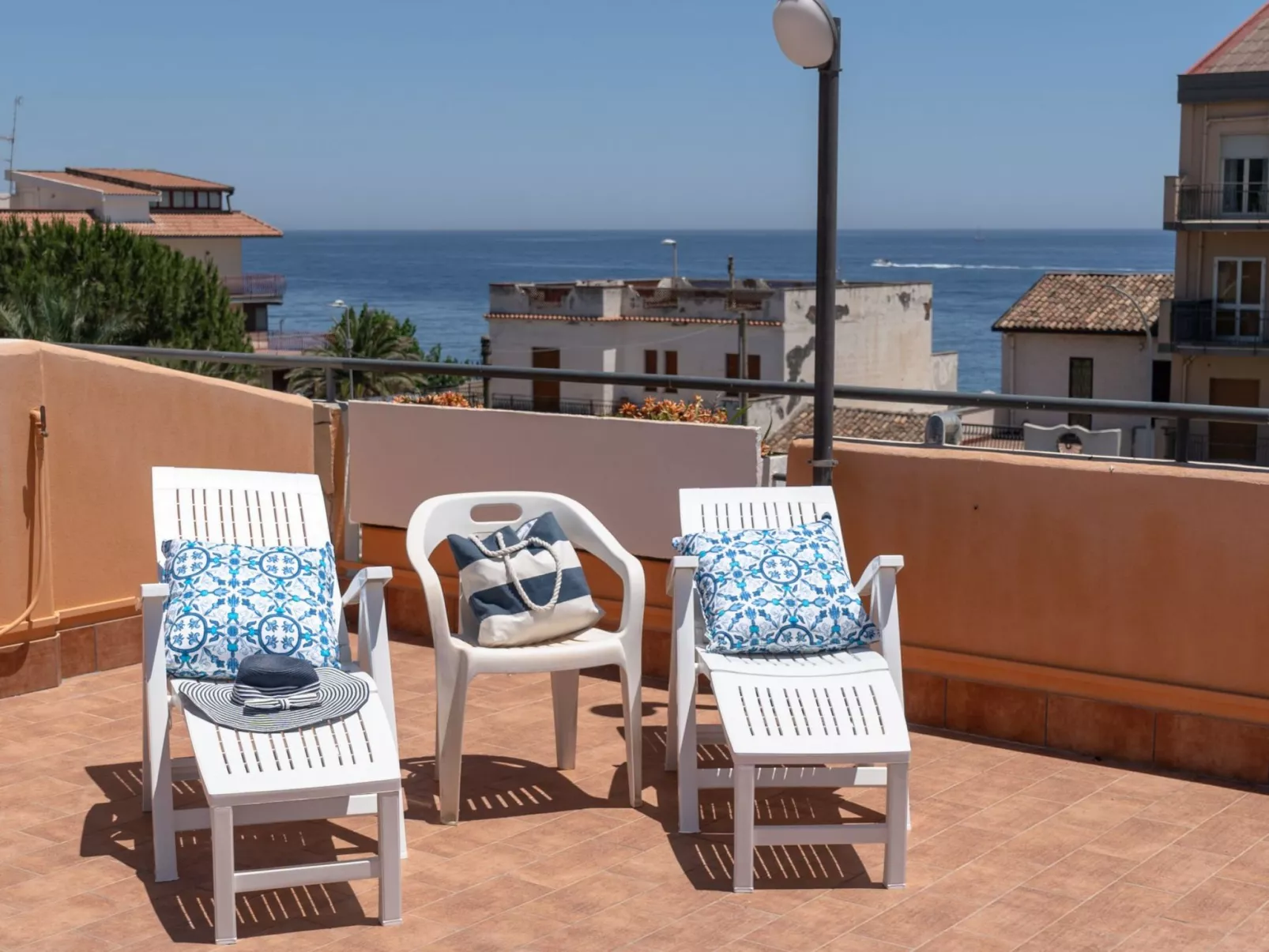 Saras Terrasse-Binnen