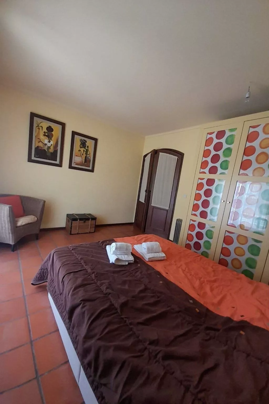 Zärtliche Momente in dieser gemütlichen Wohnung