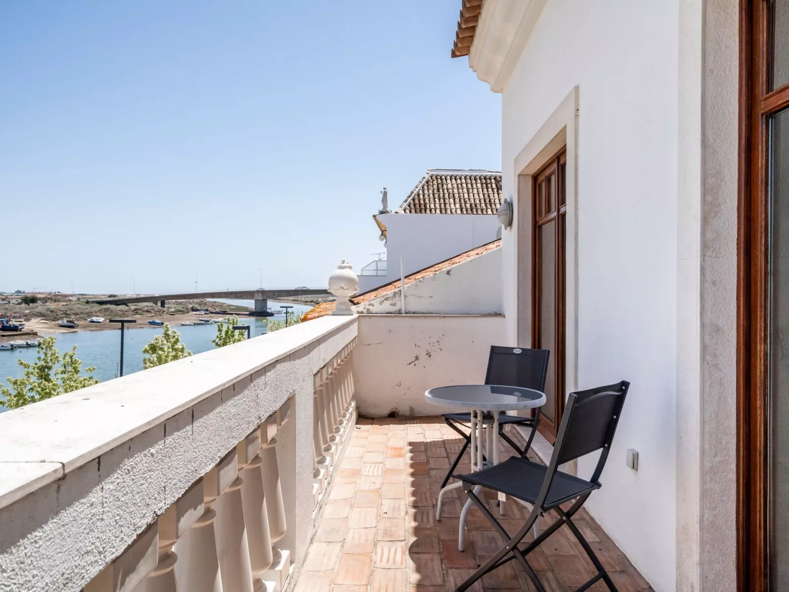 Haus am Flussufer-Image-tags.info