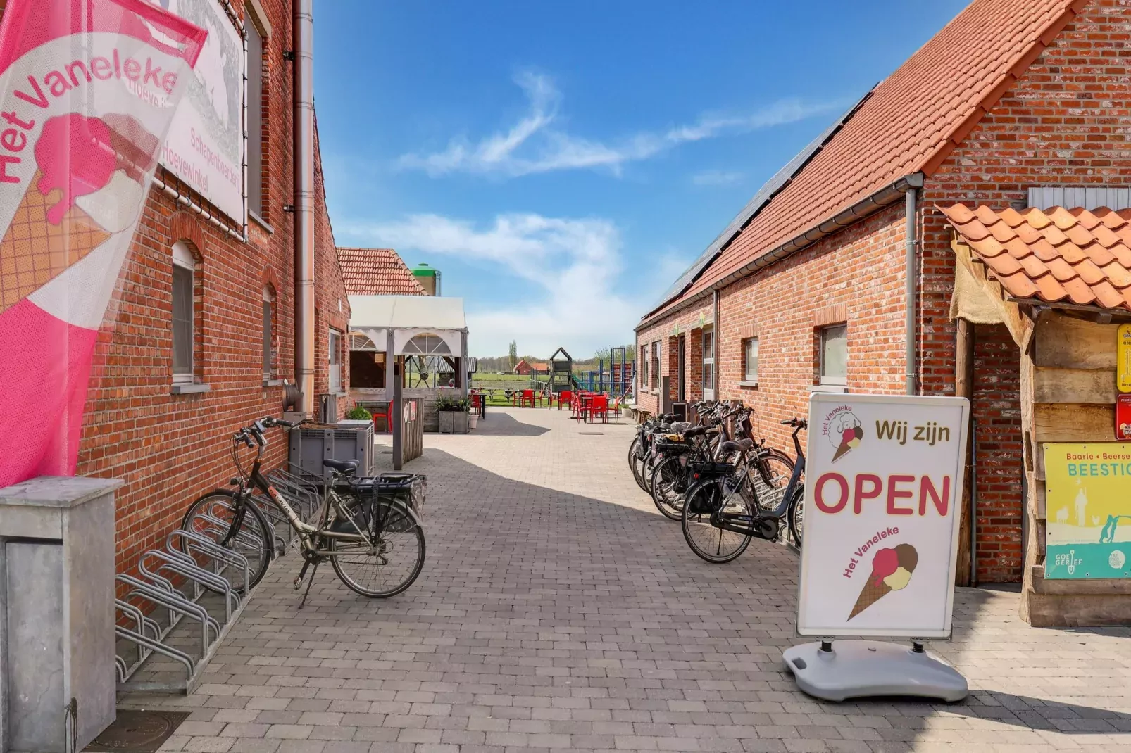 IN DE WOLLEKJES  “slapen bij of tussen de schapen”-Gebieden zomer 1km