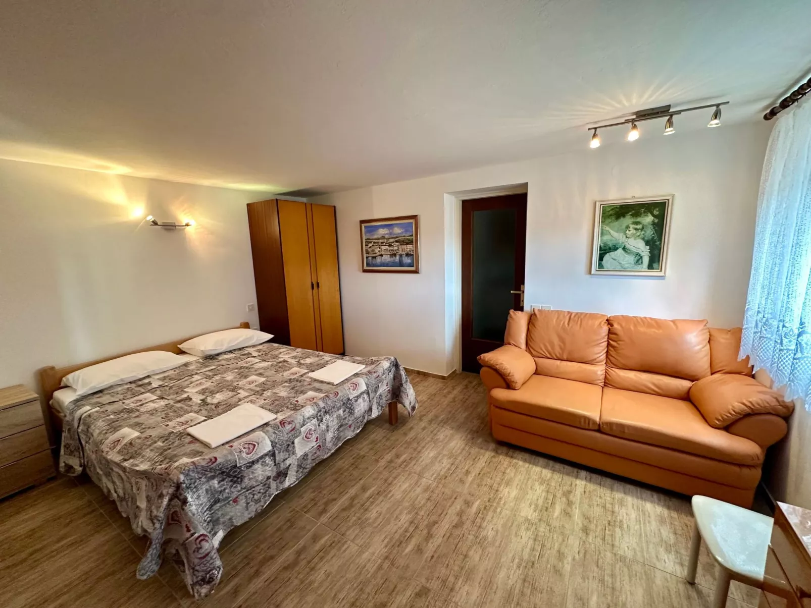 Apartment Car-Binnen