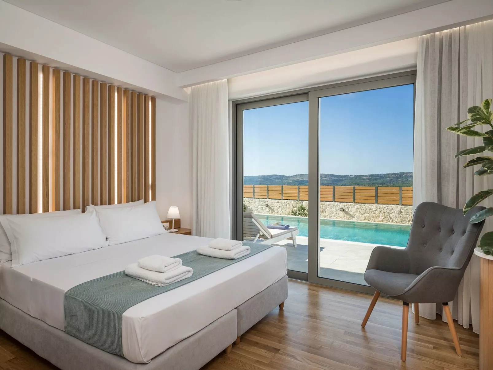 Villa White Harmony 6km vom Strand entfernt mit Pool-Binnen