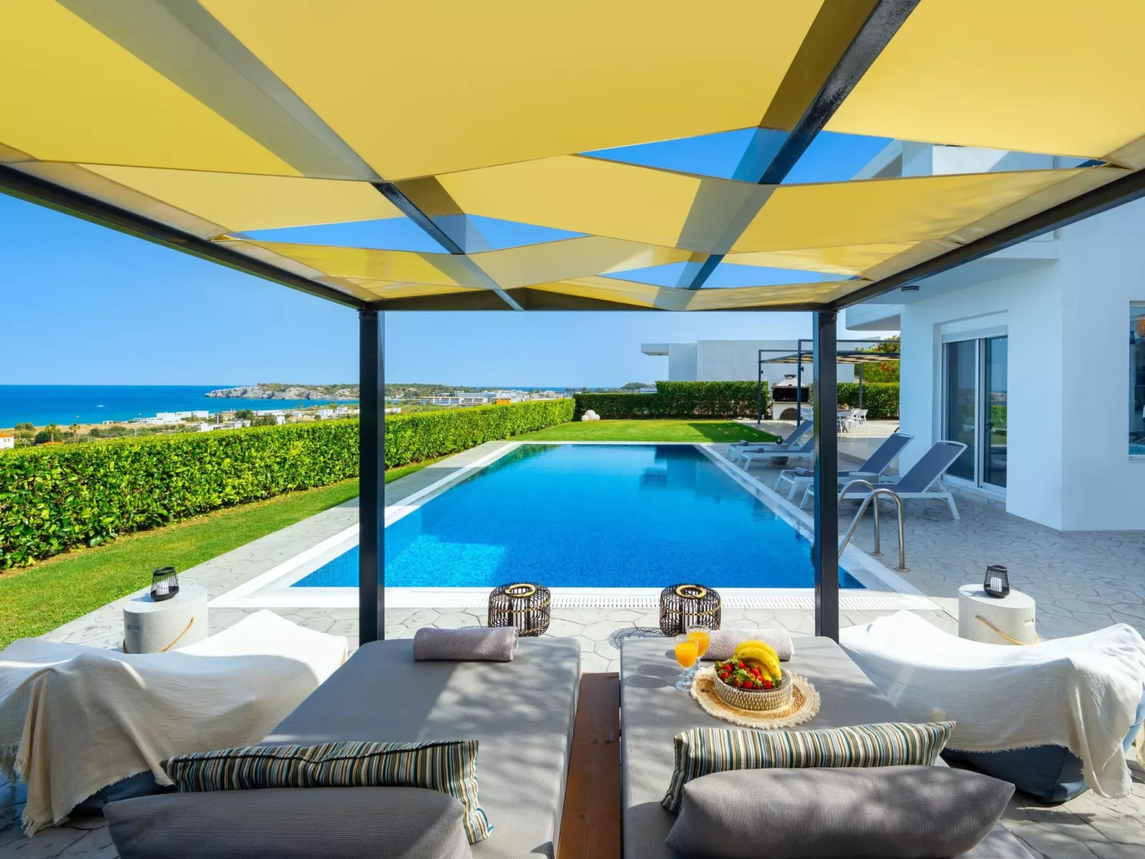 Moderne Villa mit Hügel- und Meerblick-Binnen