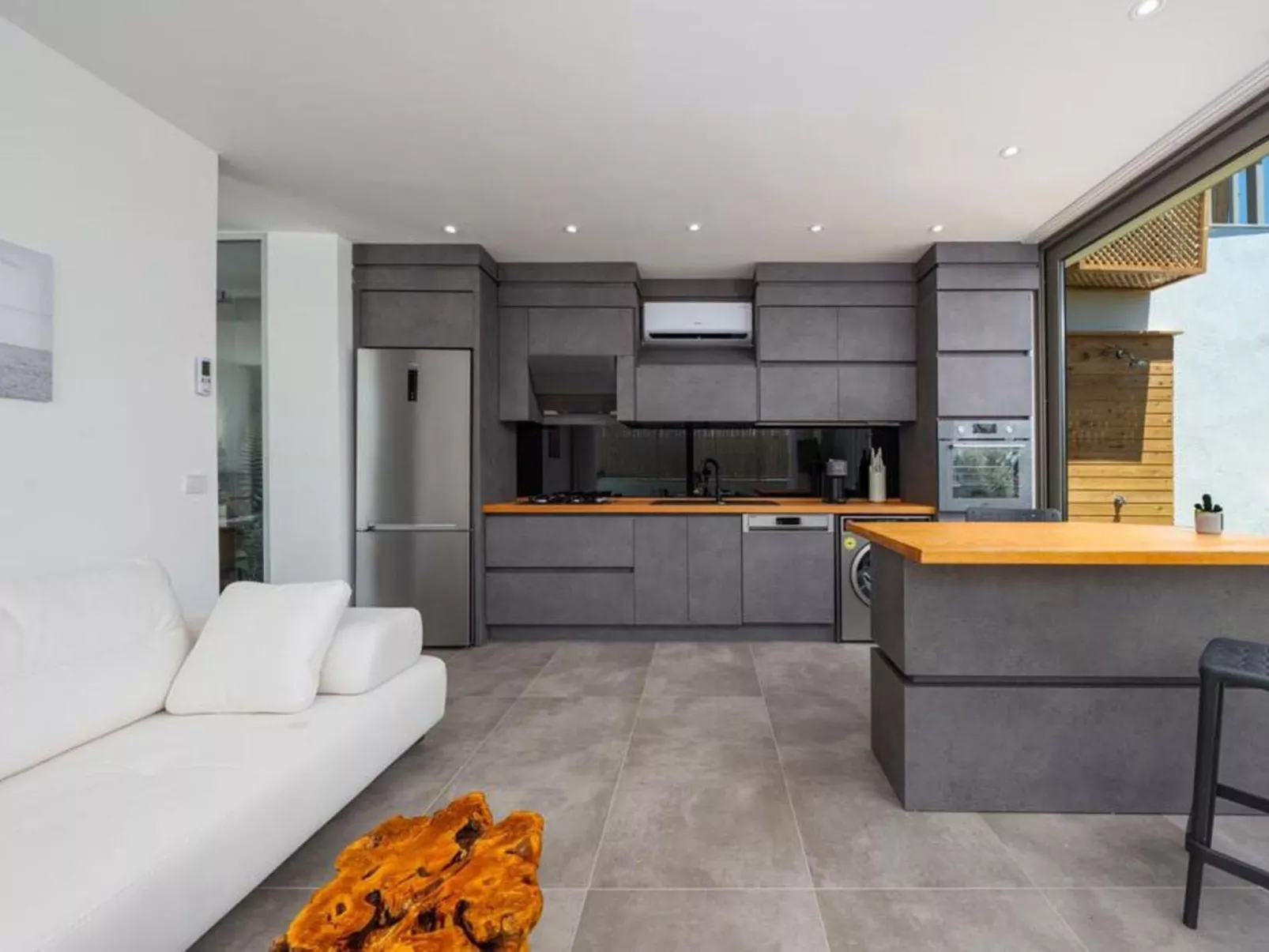 Schöne Villa mit großem Pool-Binnen