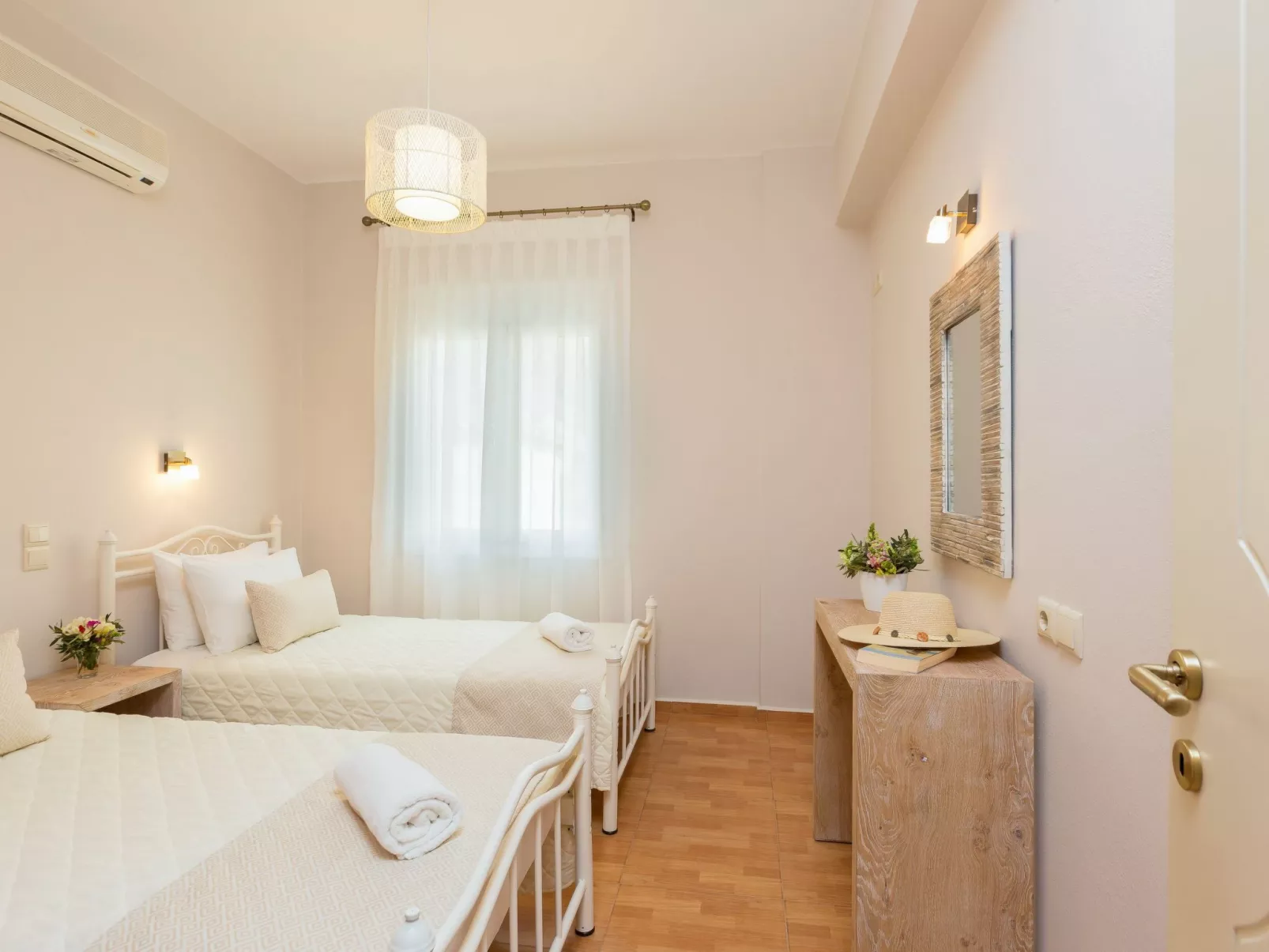 Familienvilla mit Pool, Garten, Spielplatz und BBQ-Image-tags.info