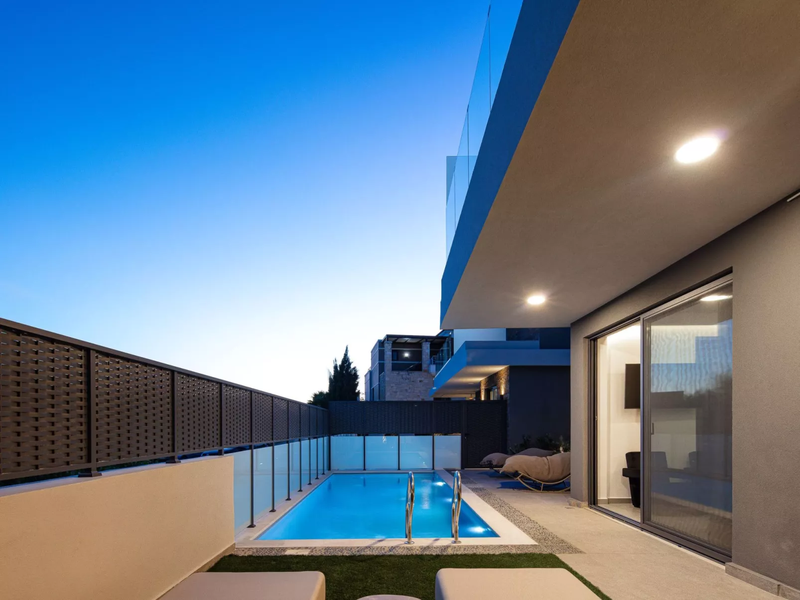 VillaSaints II - Elegante Pool-Villa in Strandnähe-Binnen