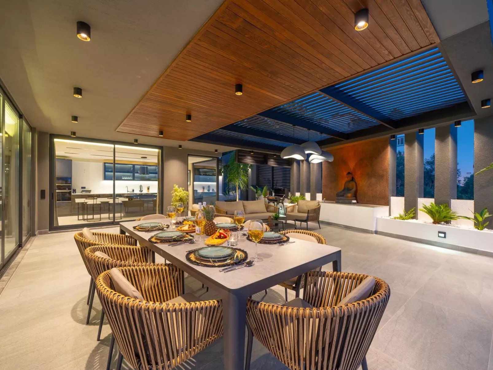 Designvilla mit Pool und spektakulärer Aussicht-Binnen