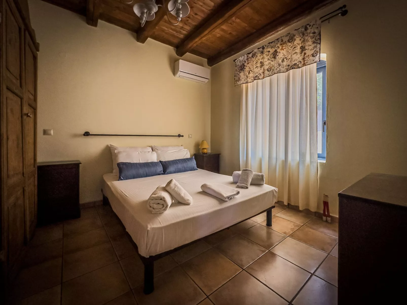 Niriides Villas_Aktea_ 3-Schlafzimmer privater Pool-Binnen