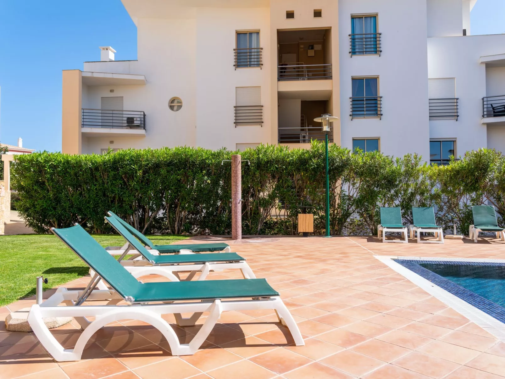 BnB Homes komfortable Wohnung mit 2 Pools-Buiten