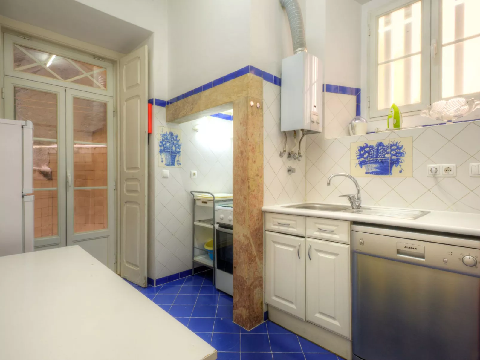 Studio für 19 Personen und 1 Kind in Lissabon-Image-tags.info