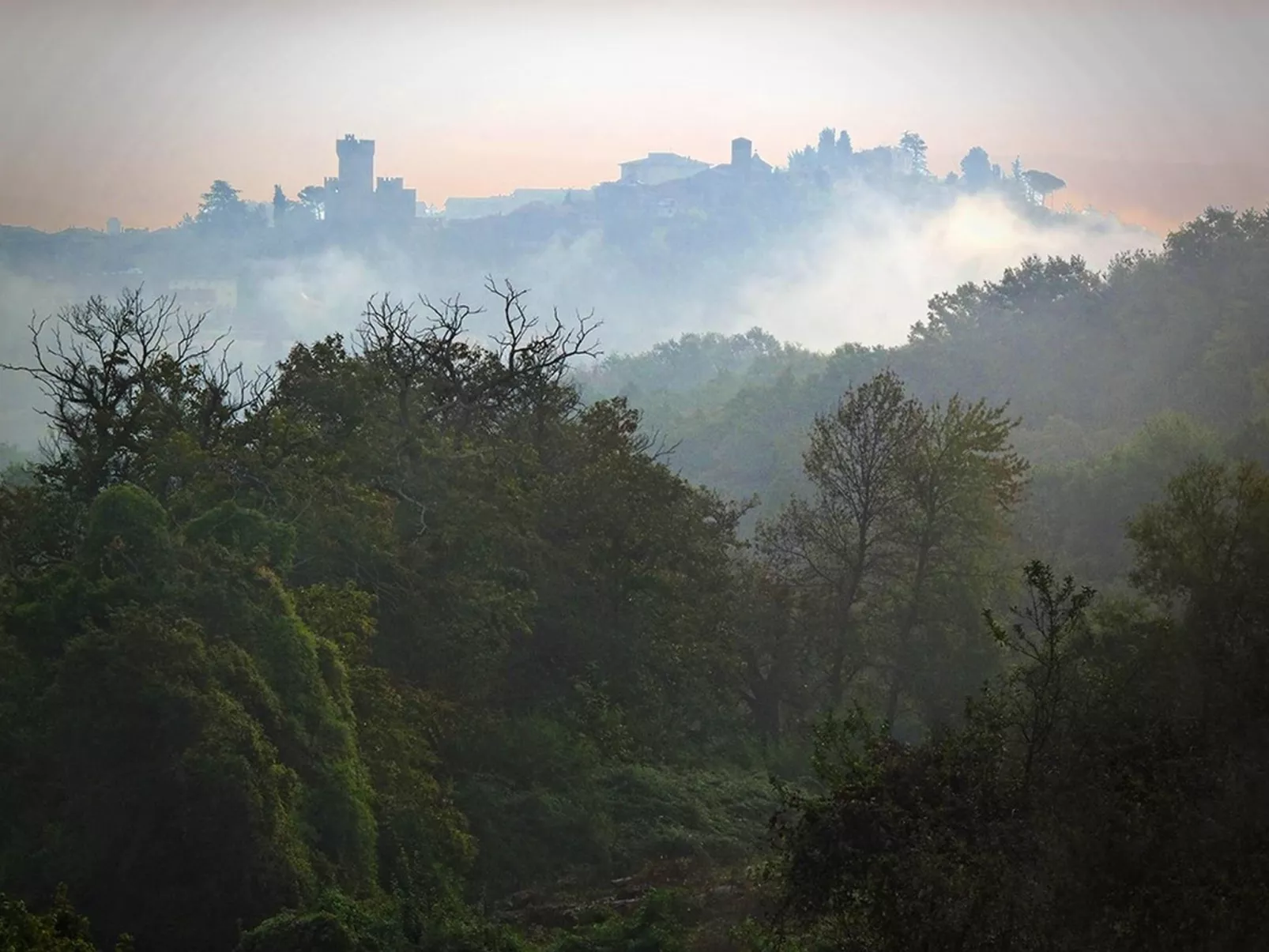 Romantische Unterkunft, in einem Schloss, mit Schwimmbad-Buiten