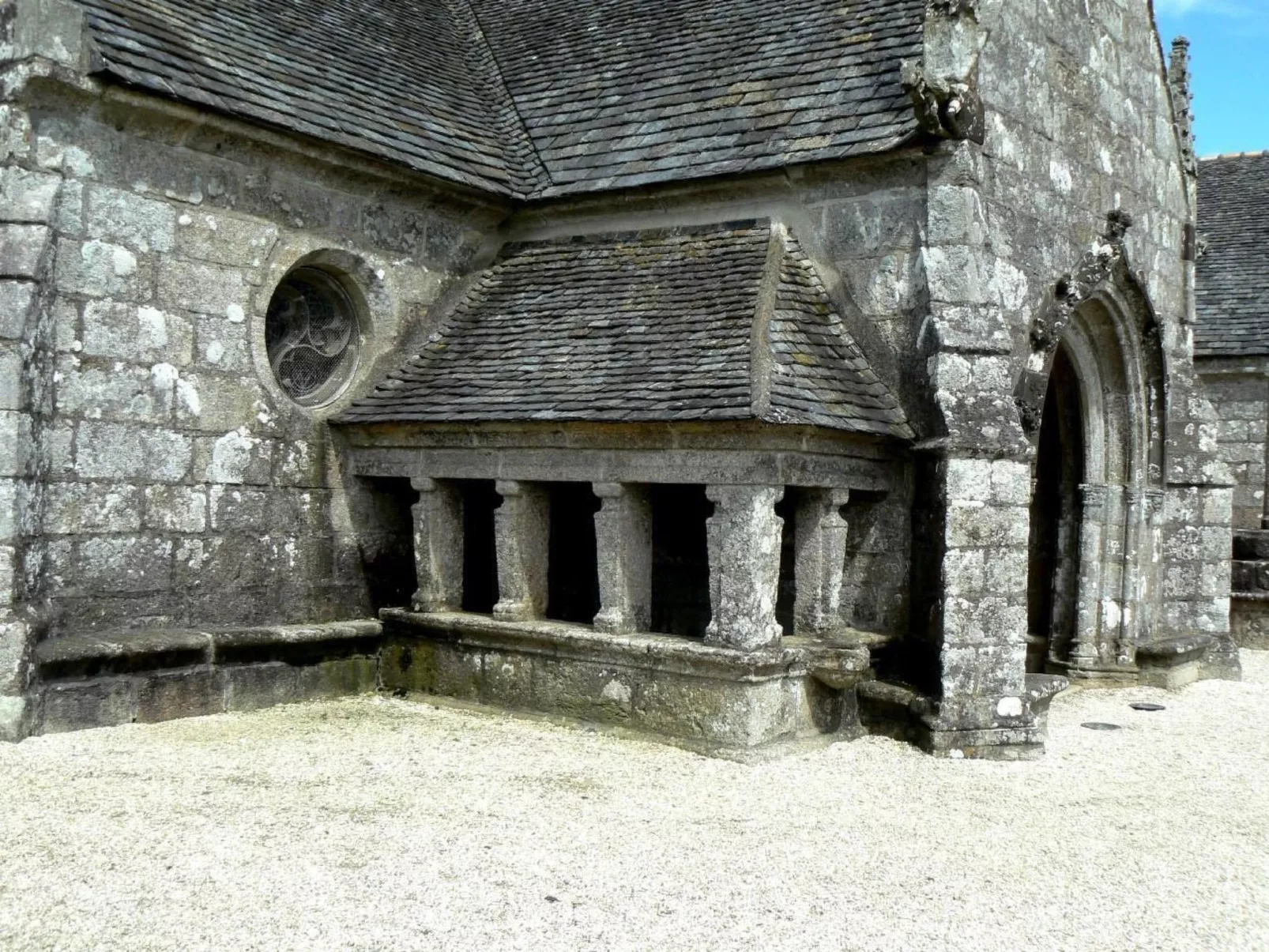 Küstennahes, bretonisches Ferienhaus mit Kamin-Buiten