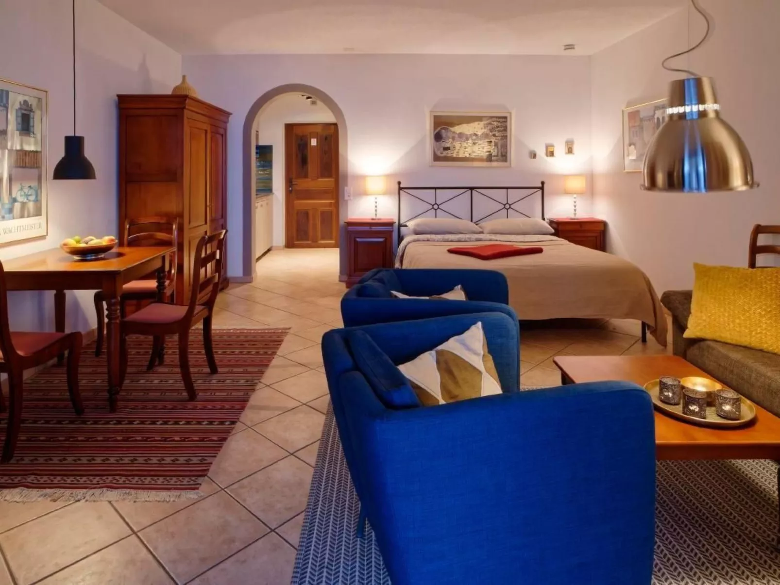 Studio mit Blick auf das Wasser-Image-tags.info