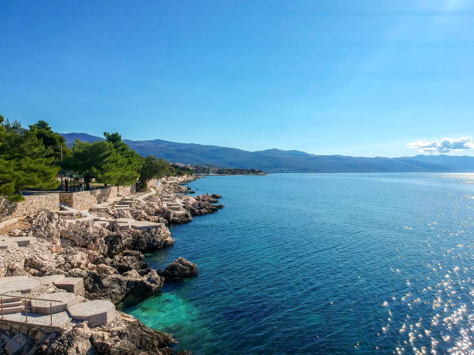 "Bribirska Obala" direkt am Strand-Omgeving
