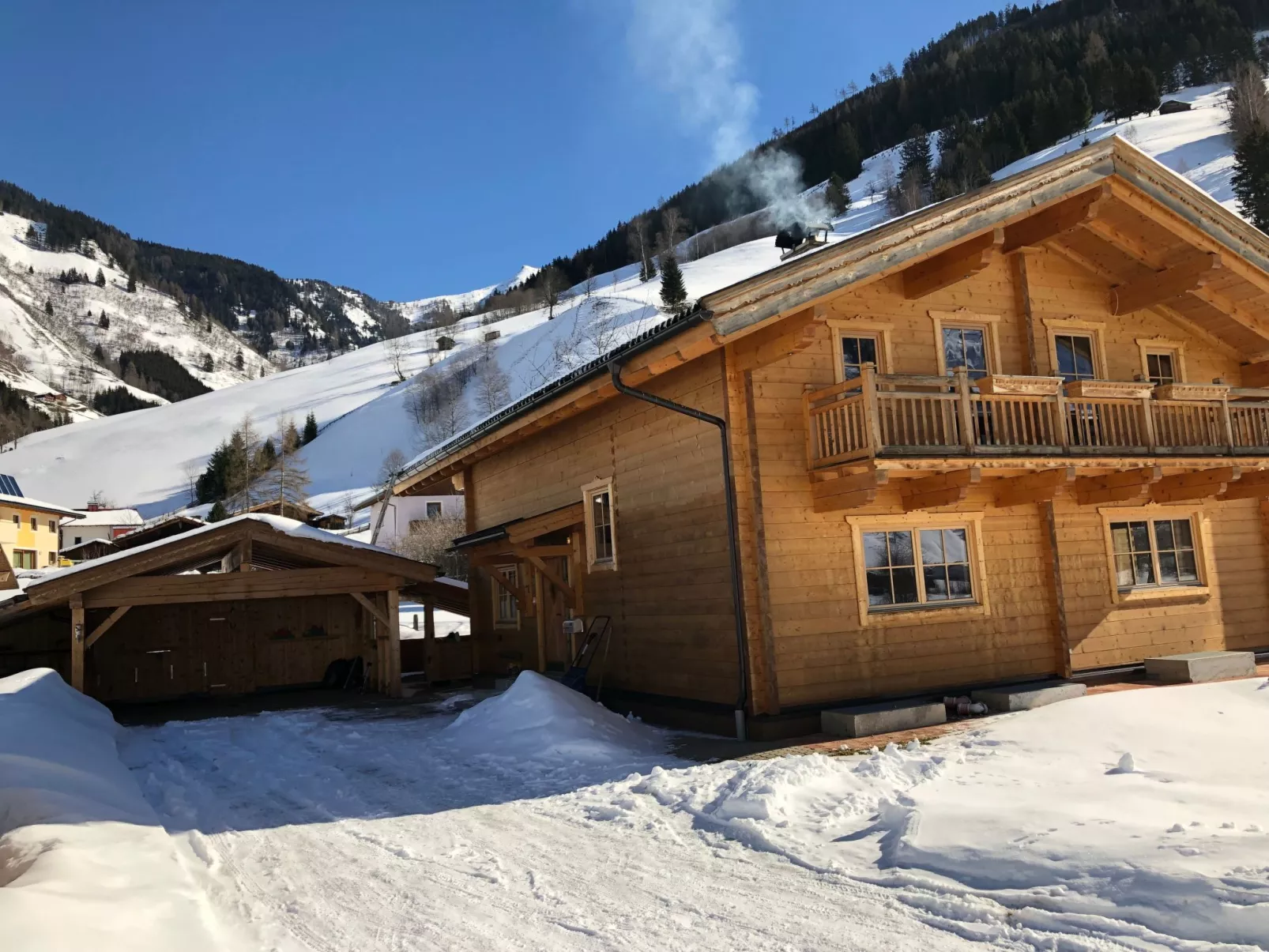 Villa mit Garten, Terrasse und Grill-Image-tags.info