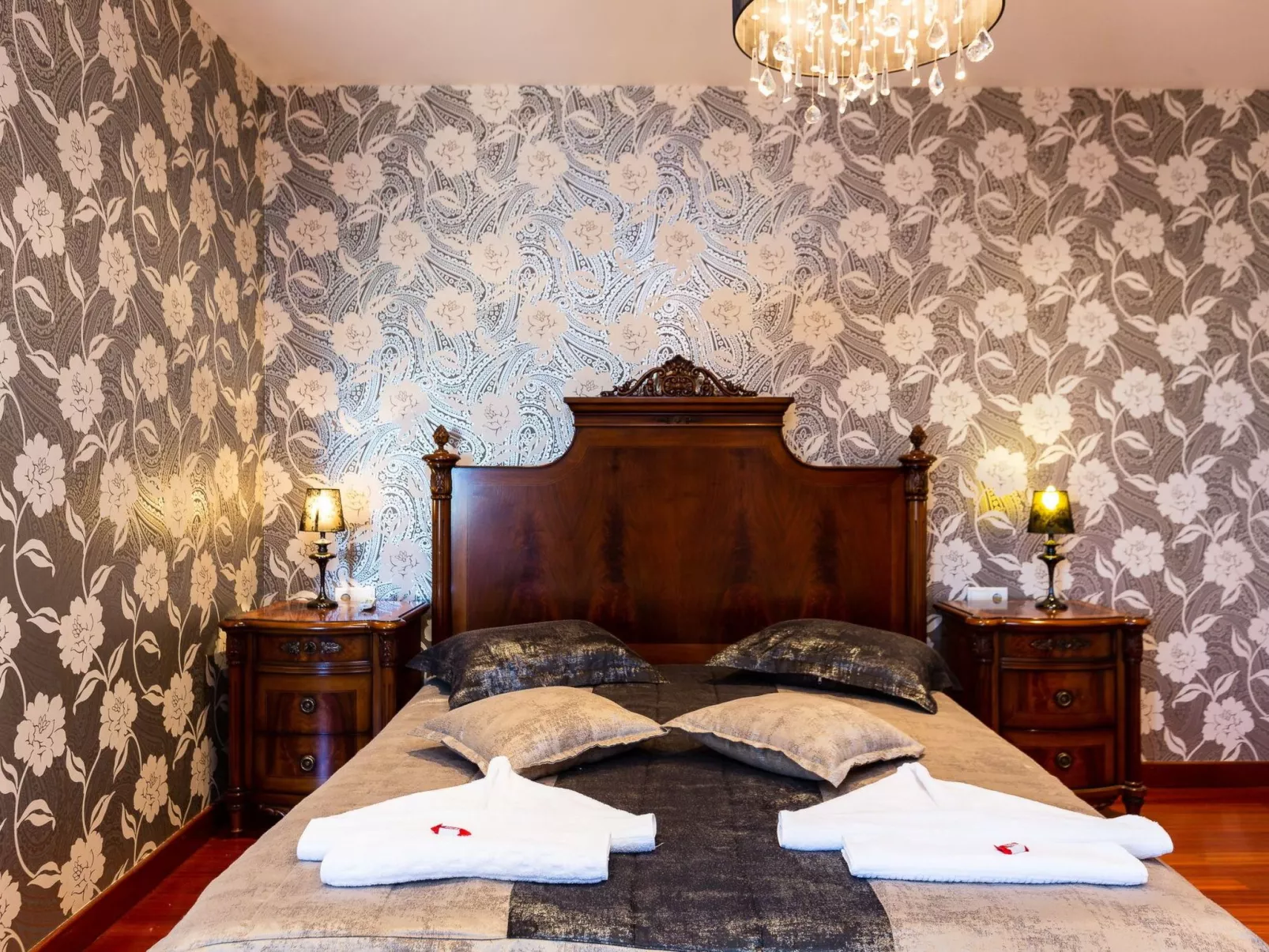 Familienvilla mit privatem Pool, Tischtennisplatte und Fußballtisch-Image-tags.info