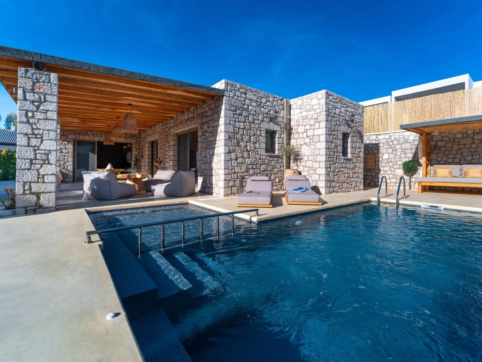 Eptopia Villa-Image-tags.info