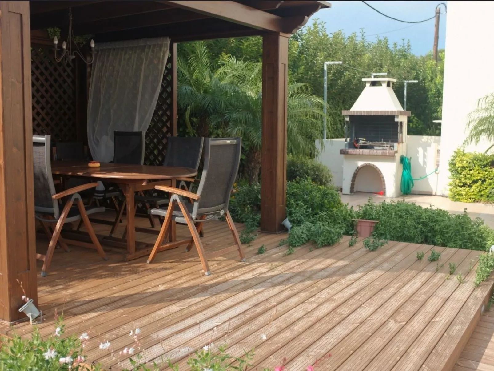 In Sgourou mit Eigenem Balkon-Buiten