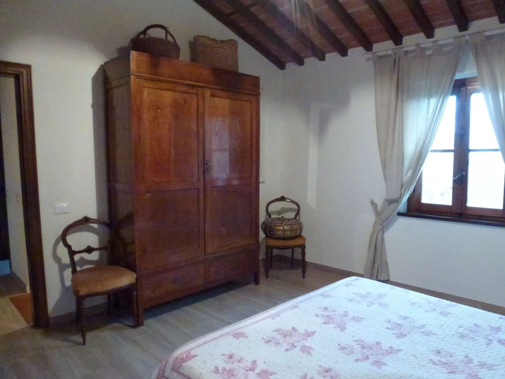 Rustico inmitten eines Olivenhainens-Image-tags.info