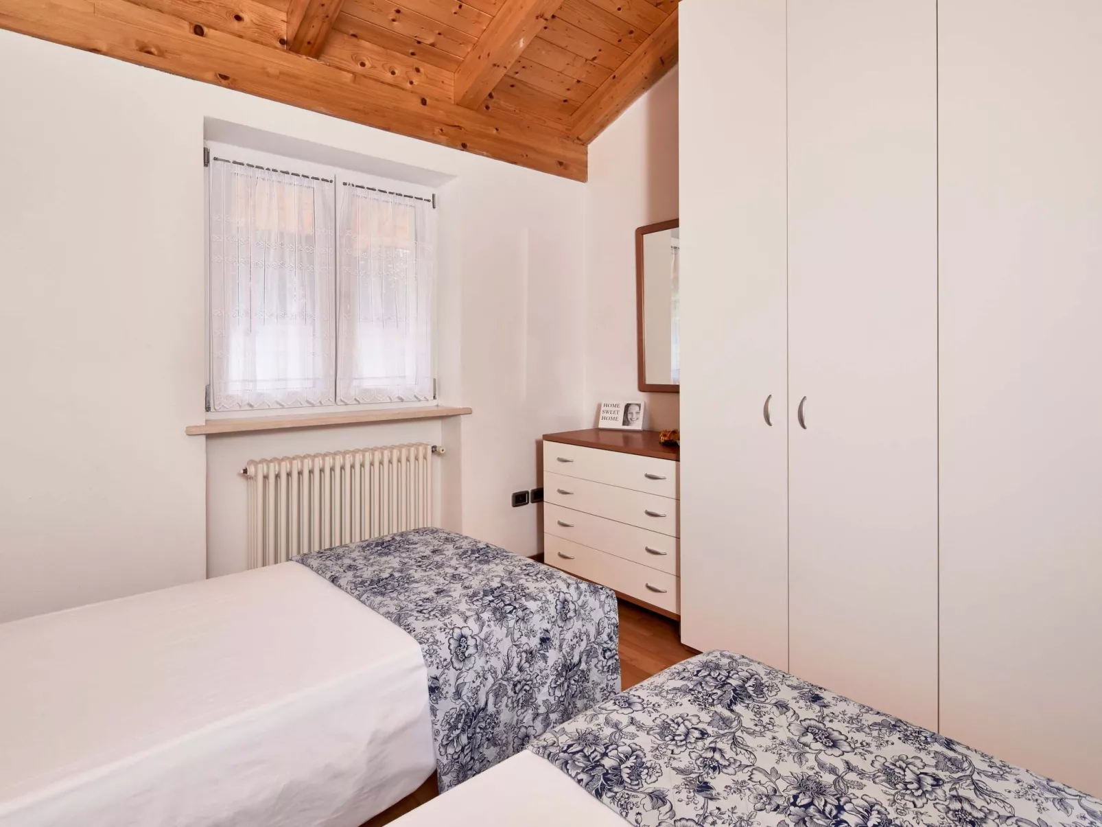 Superior-Dachgeschosszimmer mit großem Balkon BV4-Binnen