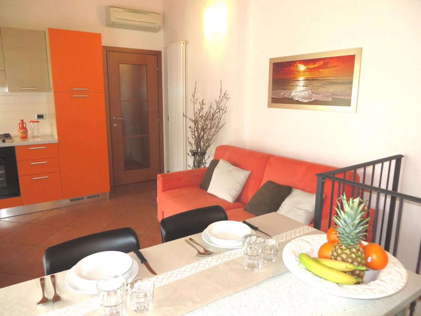 Schönes Dachgeschosszimmer mit großem Balkon BV5-Binnen