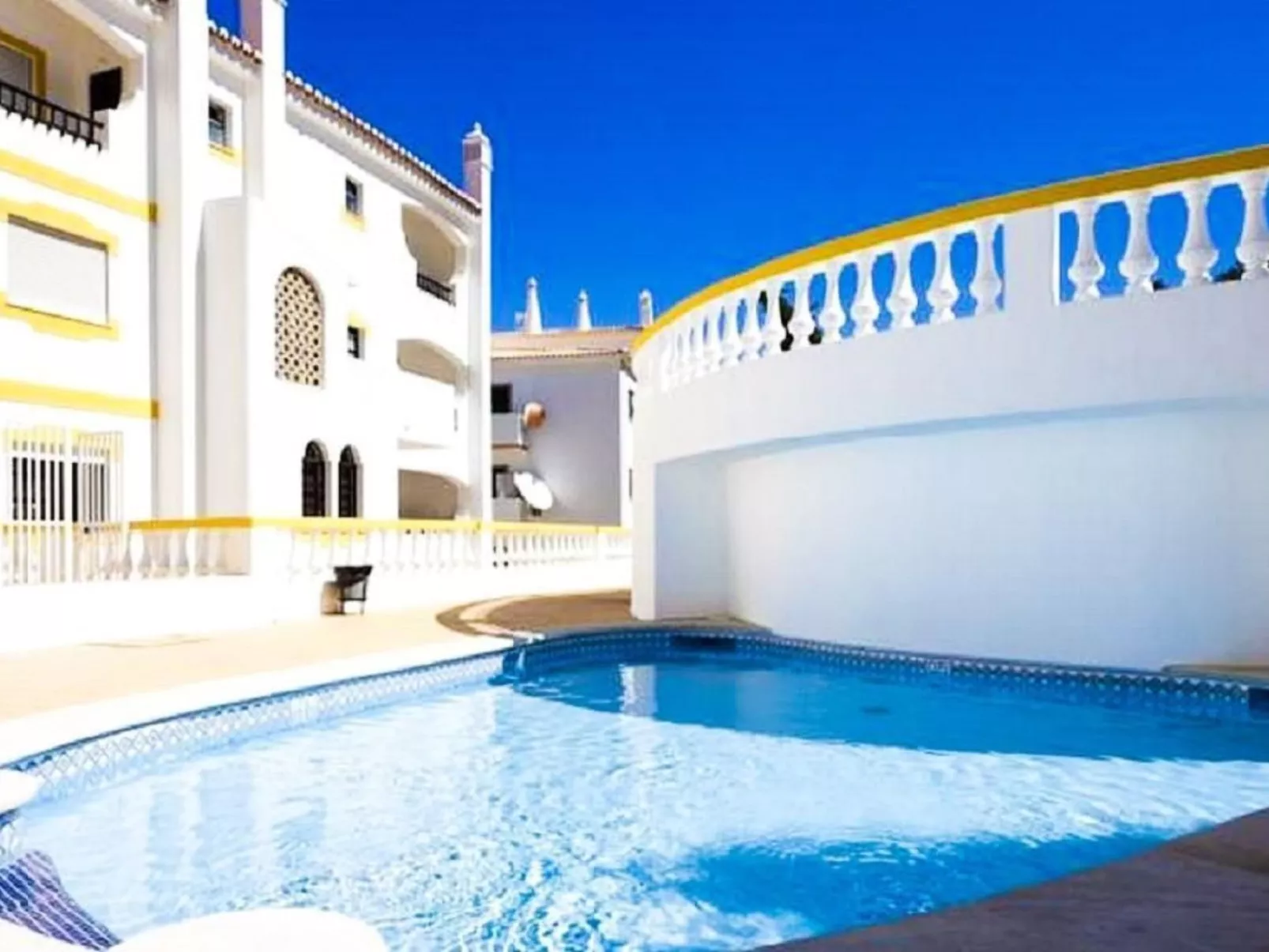 Charmante Wohnung im Zentrum Strand Carvoeiro-Image-tags.info