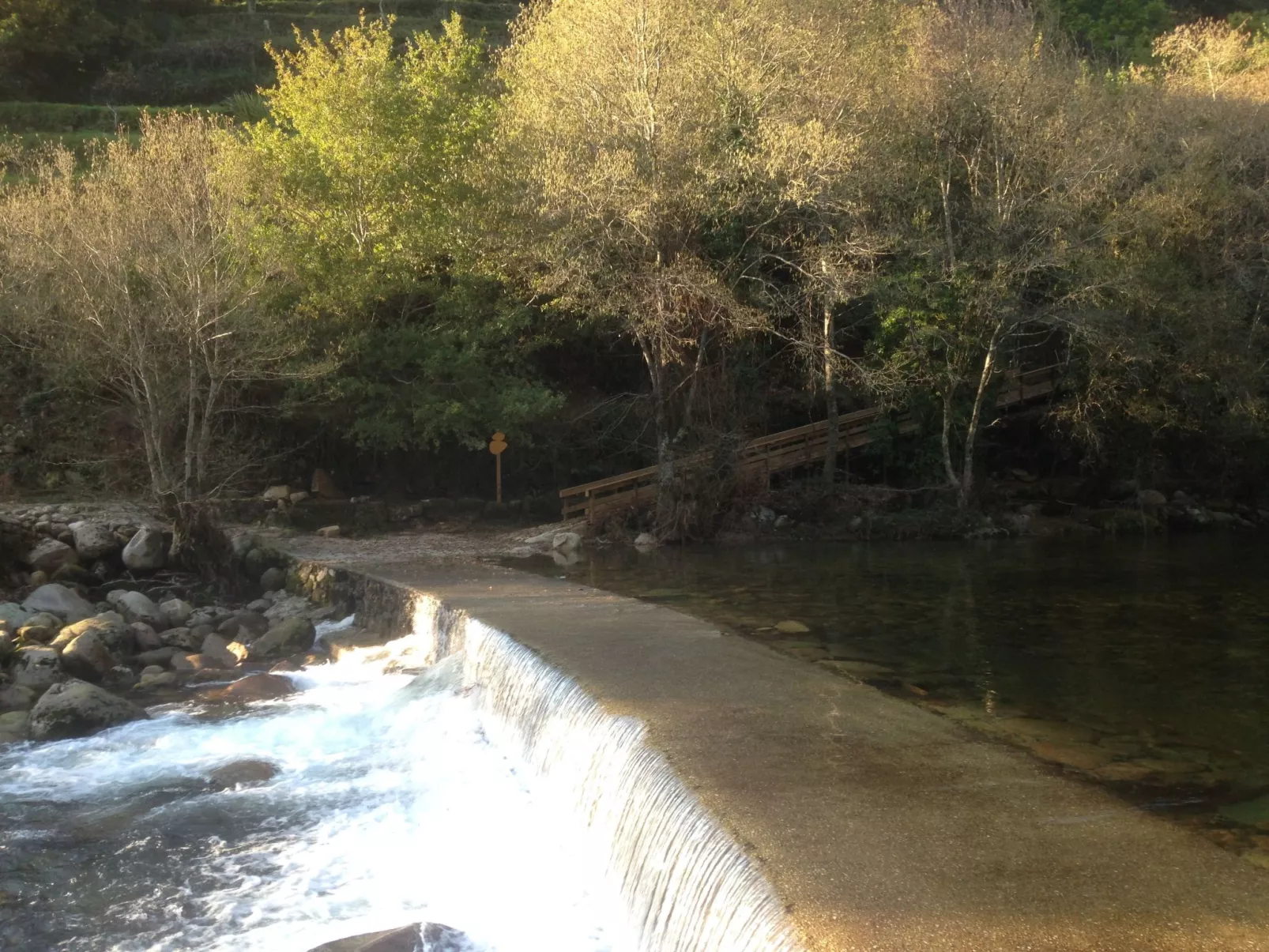 "Großmutters Häuschen" mit überdachter Terrasse-Buiten