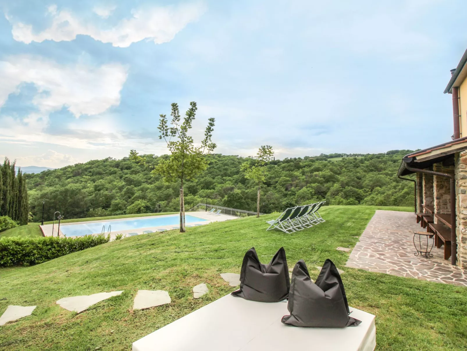 Villa Cantone mit beheiztem Pool-Buiten