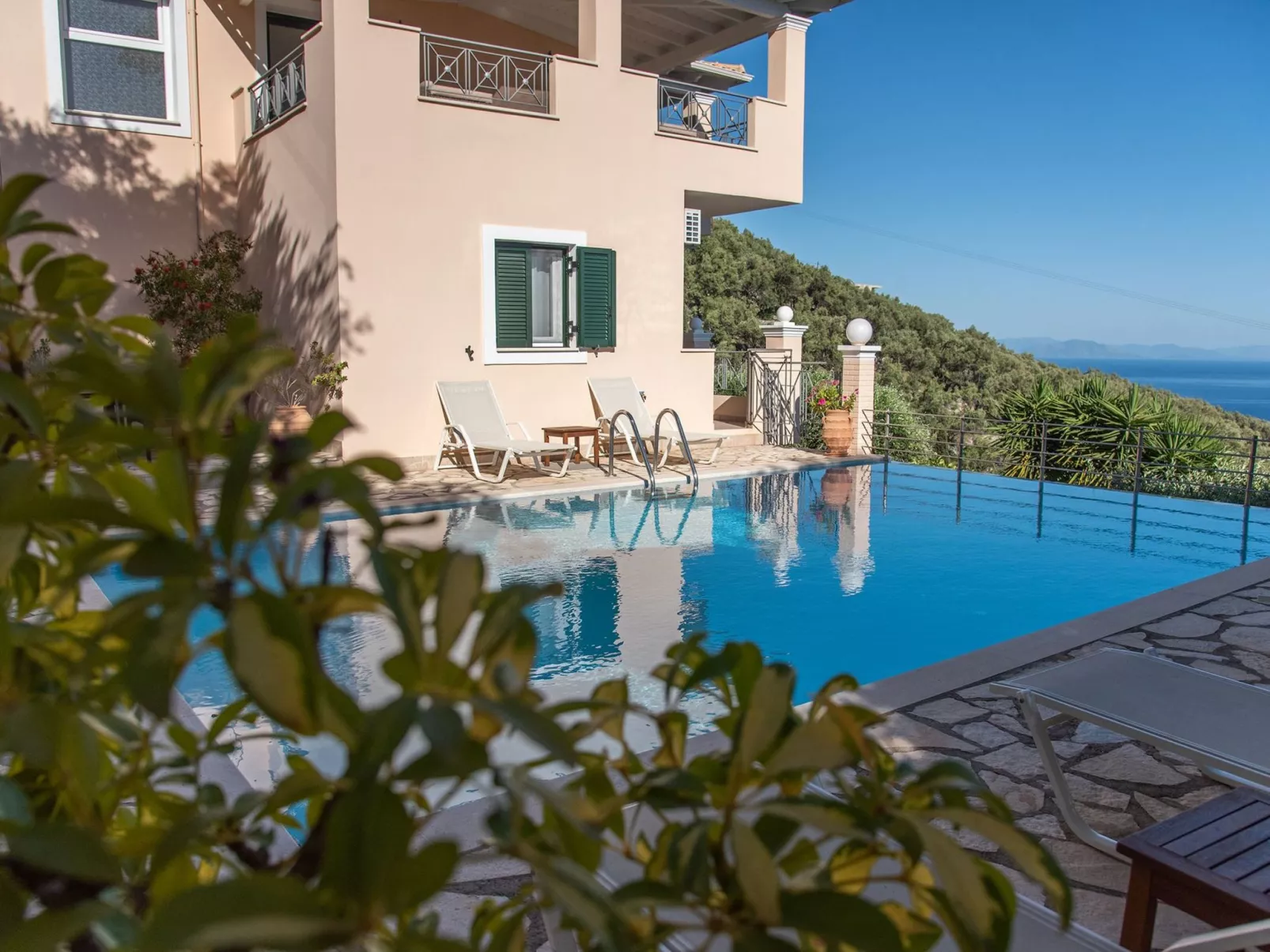 Villa Sotiris mit Pool und herrlichem Meerblick-Binnen