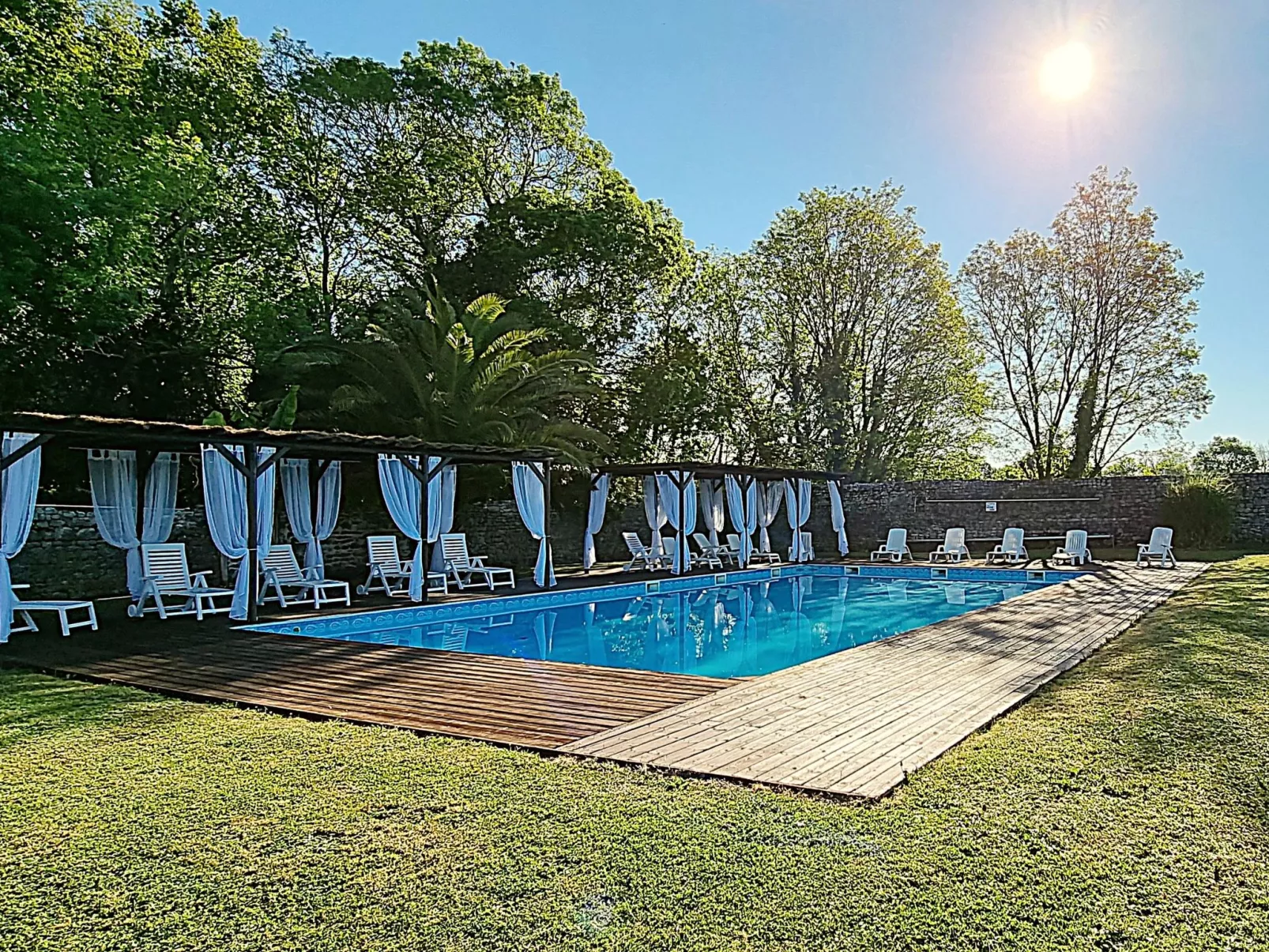 La Cave. Gite 3 chambres avec piscine-Binnen