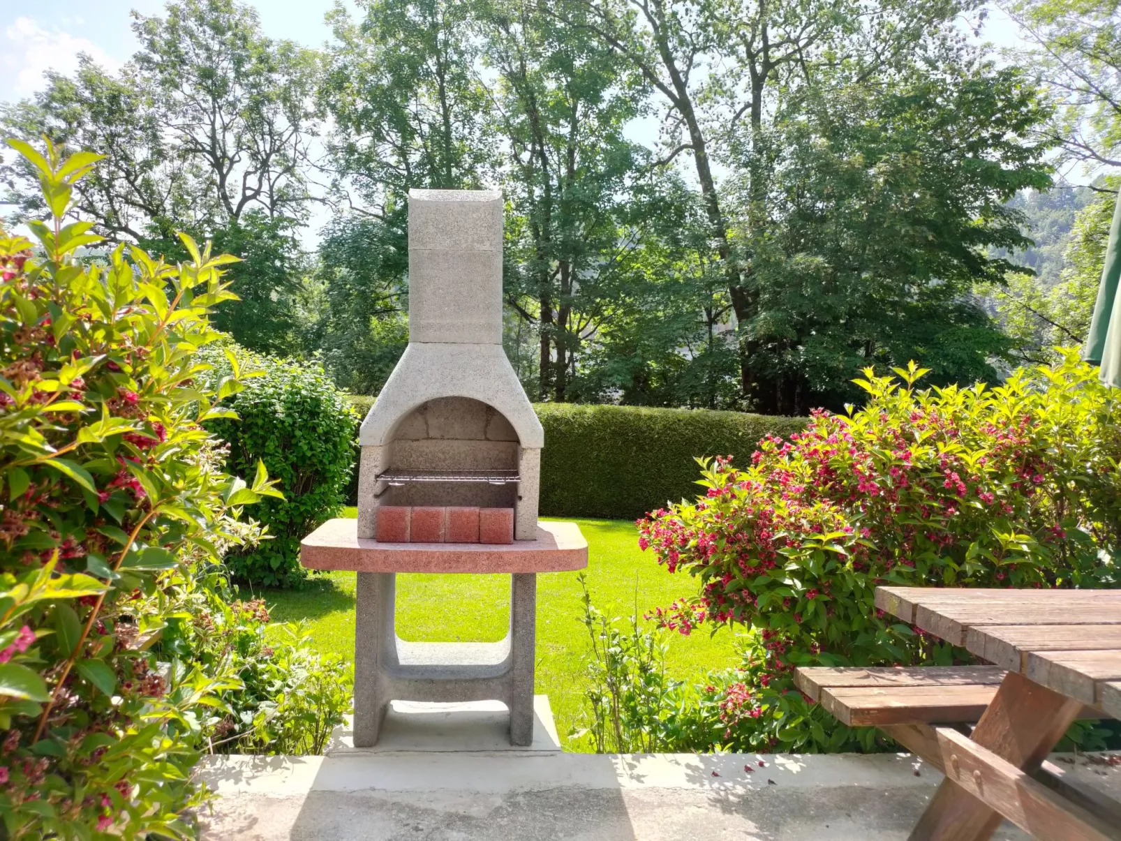 Gite Lys Montagnes du Jura mit Spa Sauna Fluss-Binnen