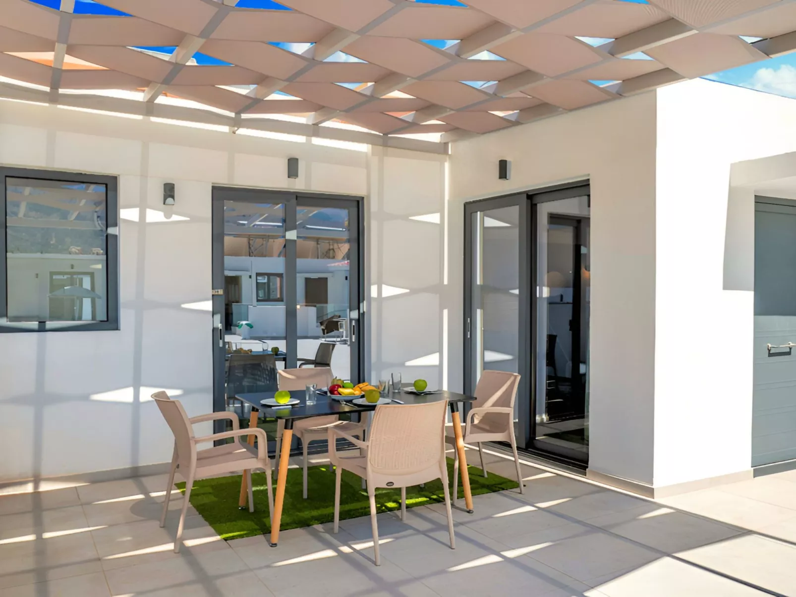 Pnoe Beachside Suite-Binnen