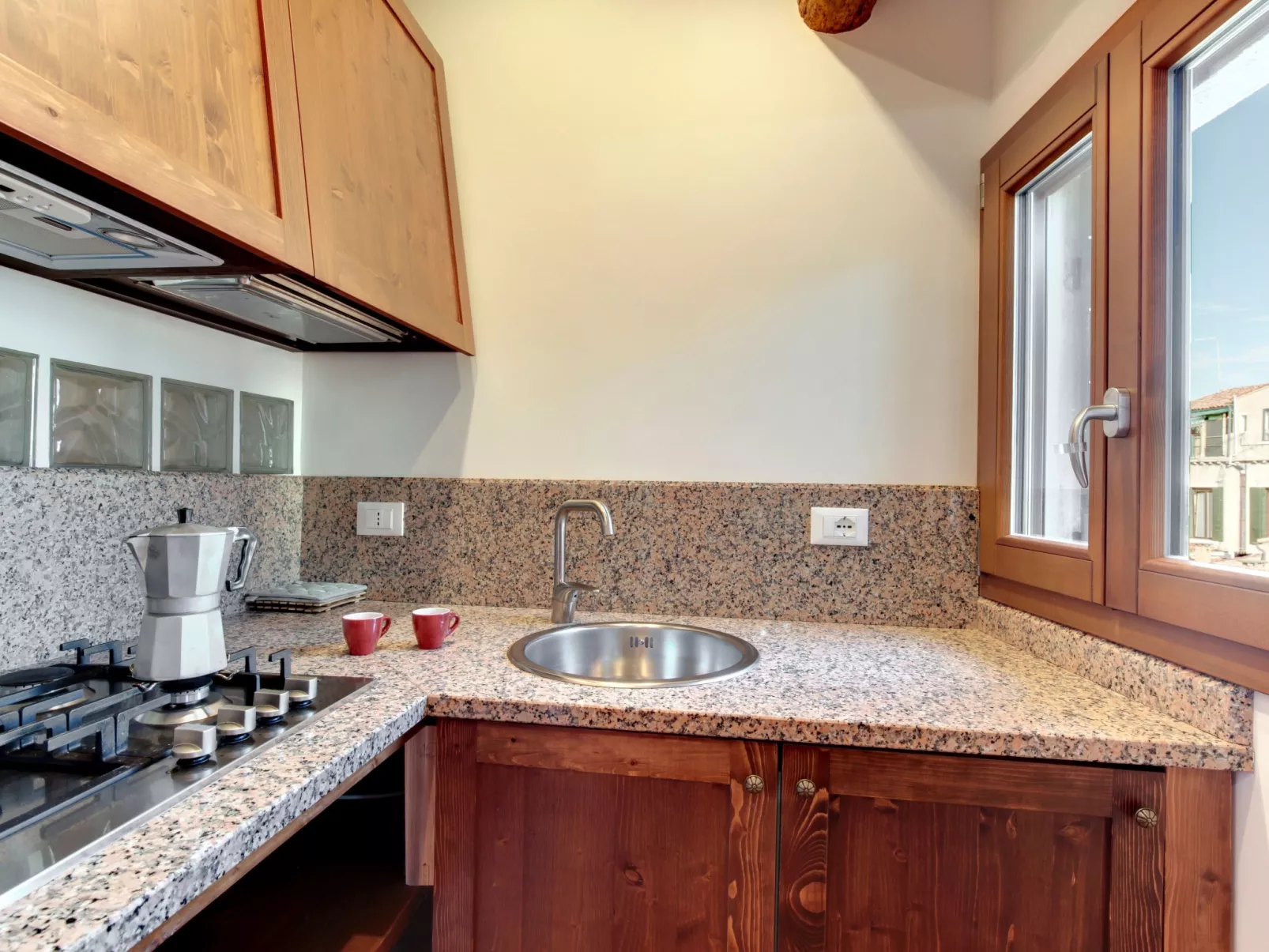 The Countess apartment-Binnen