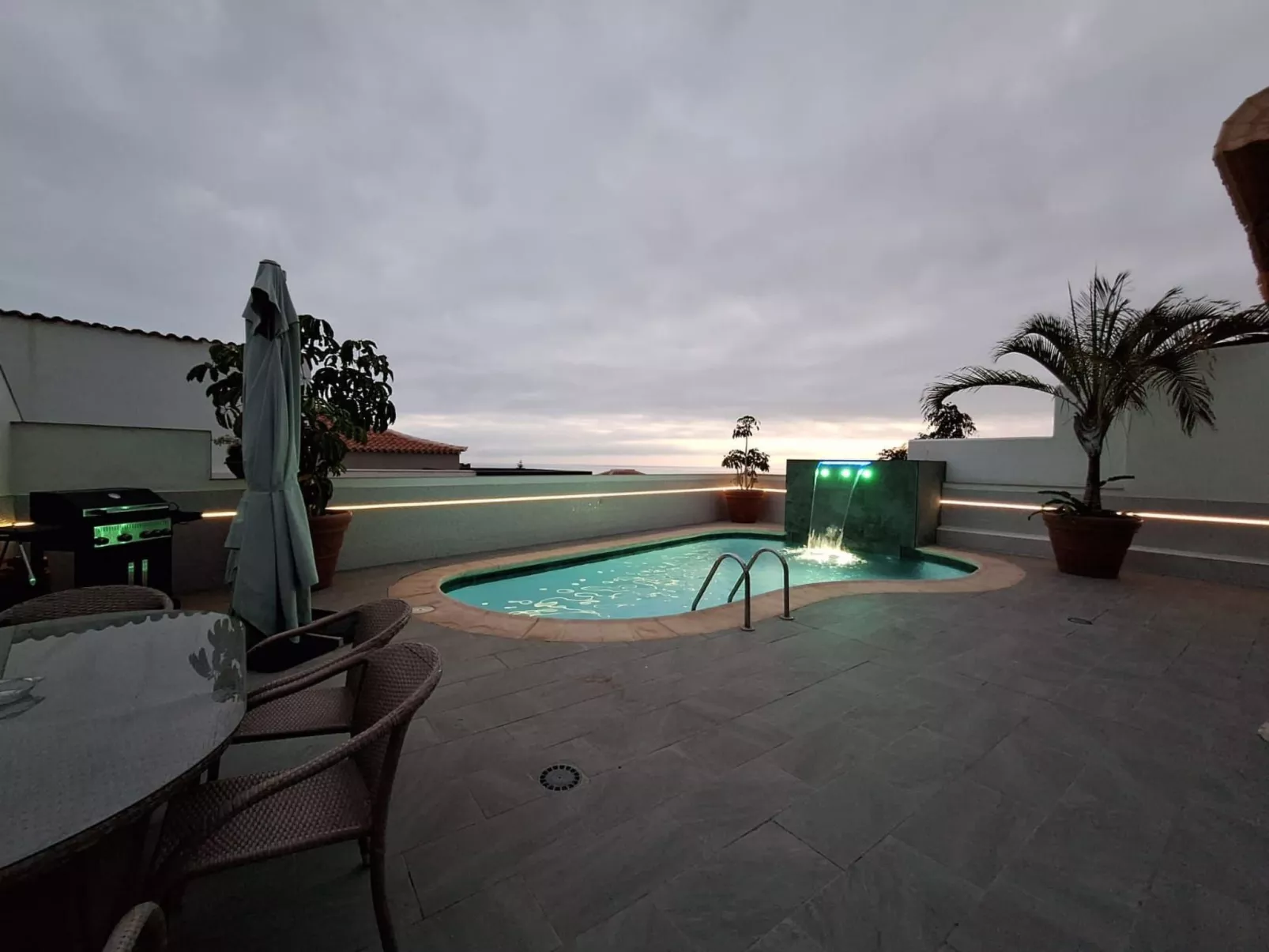 Apartamento vacacional "2 Schlafzimmer Suite eigener Pool"-Buiten